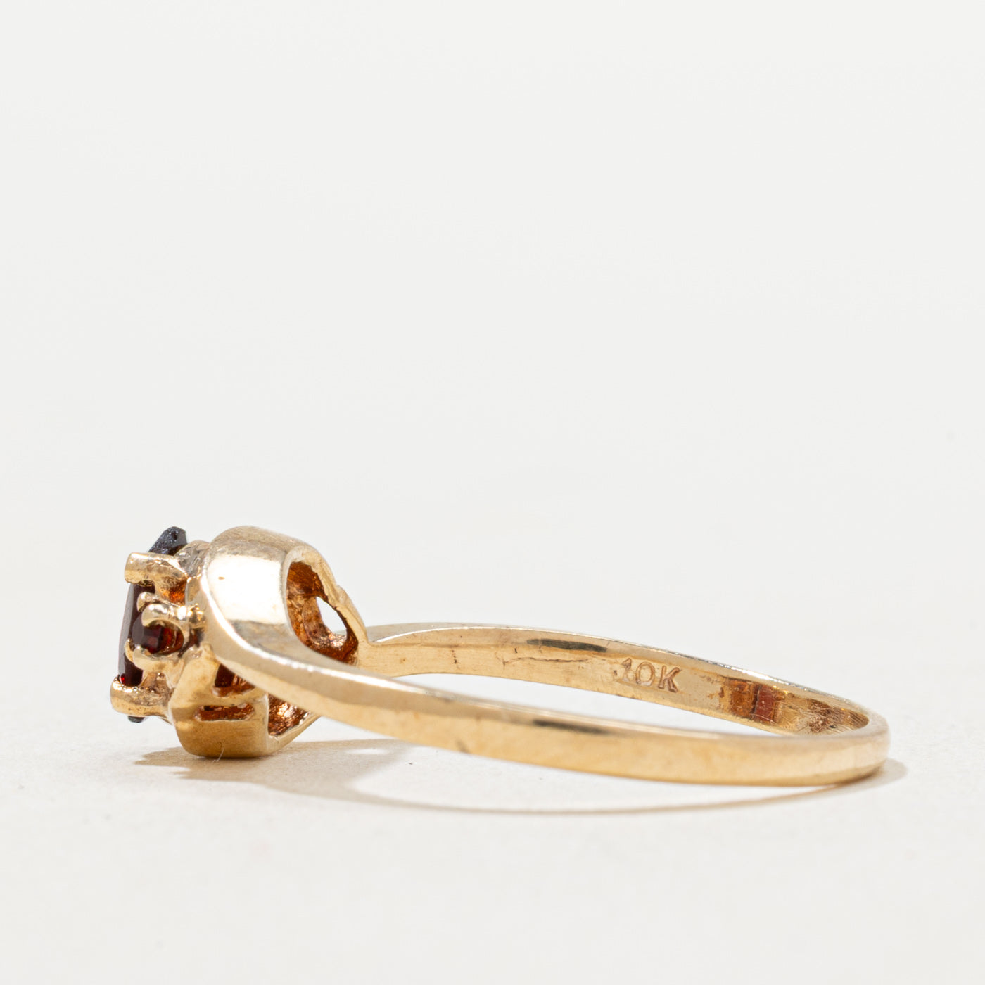 Oval Cut Garnet Tapered Ring | 0.36ctw | SZ 6.5