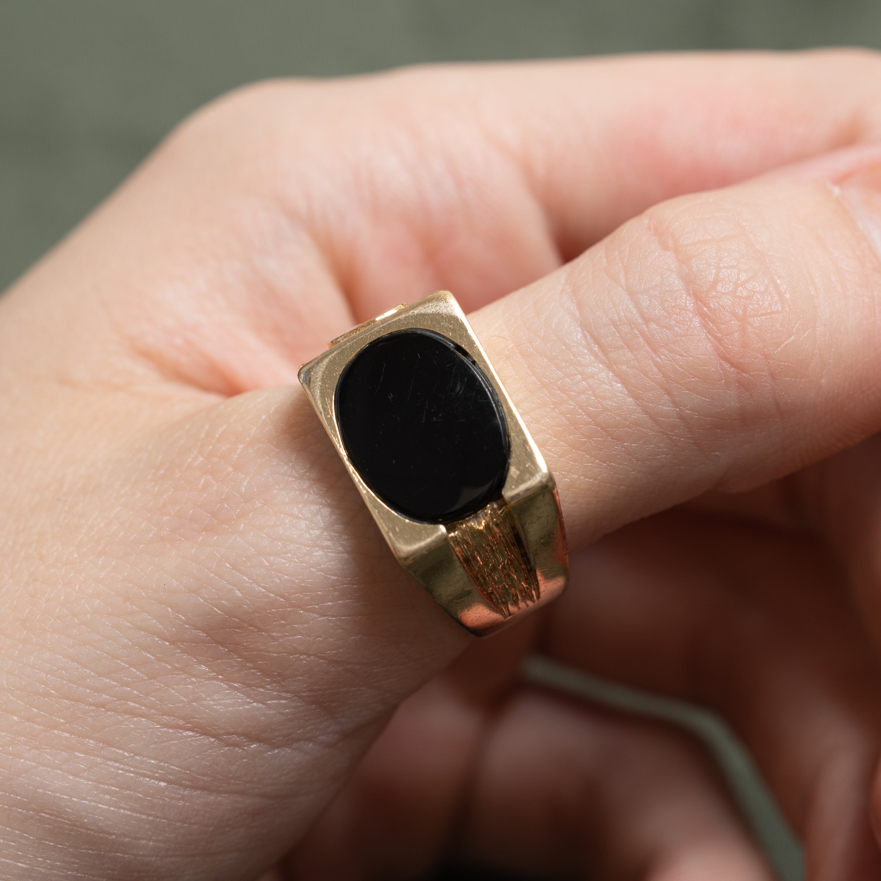 East West Oval Cut Onyx Signet Ring | SZ 9