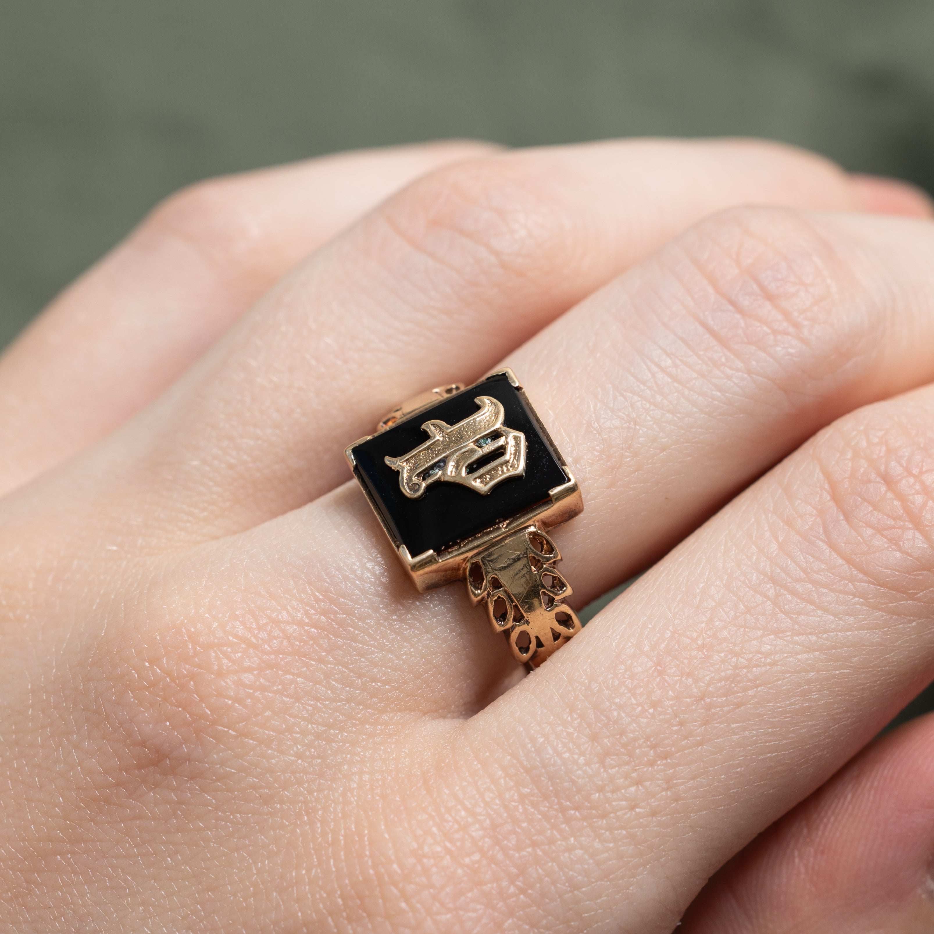 Onyx Letter "P" Initial Textured Signet Ring | SZ 9.5