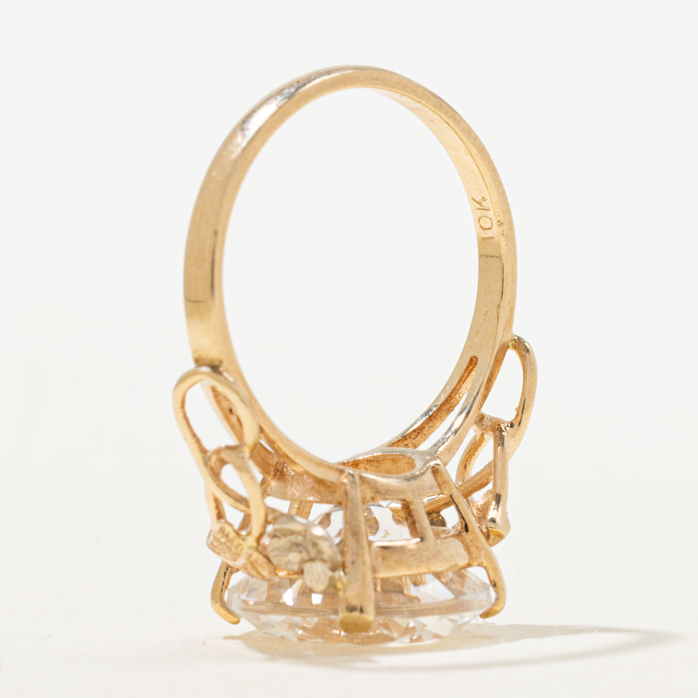 Bague cocktail en saphir blanc synthétique à gravure florale | 5,90 ct | Taille 6