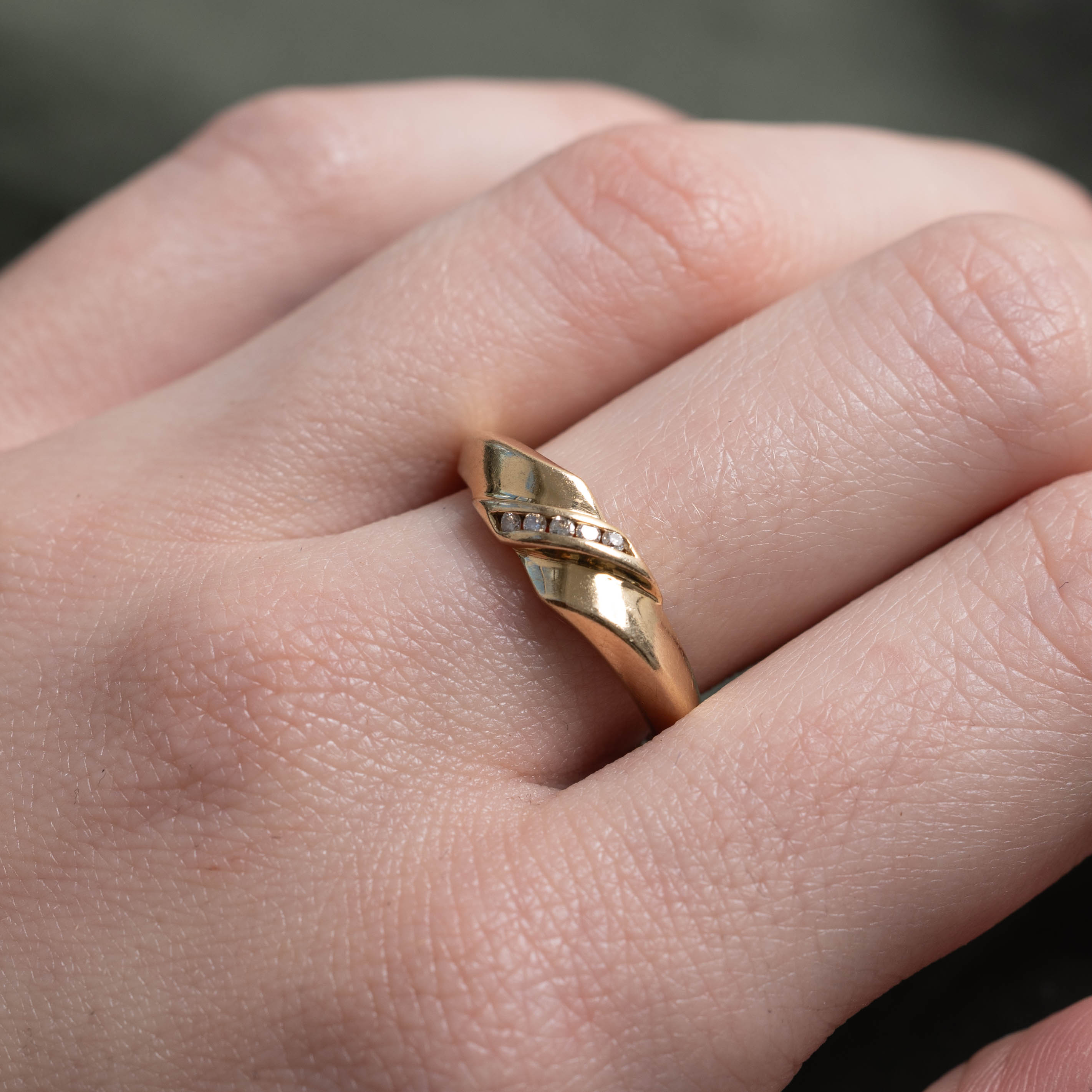 14k Channel Set Diamond Grooved Ring | SZ 7