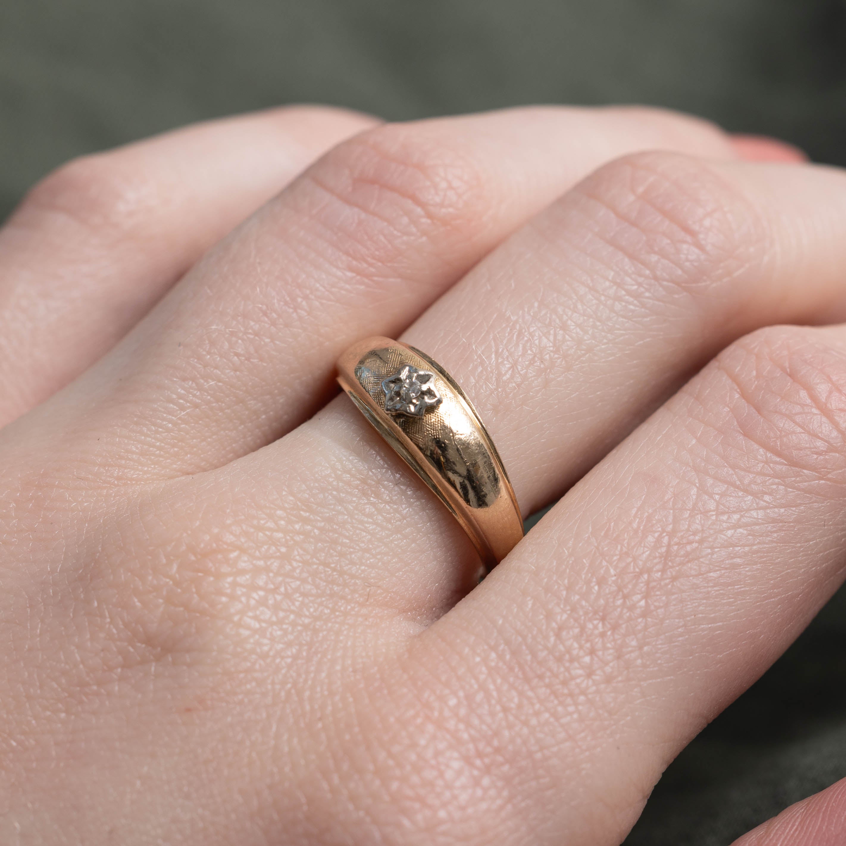 14k Diamond Star Textured Dome Ring | SZ 6.5