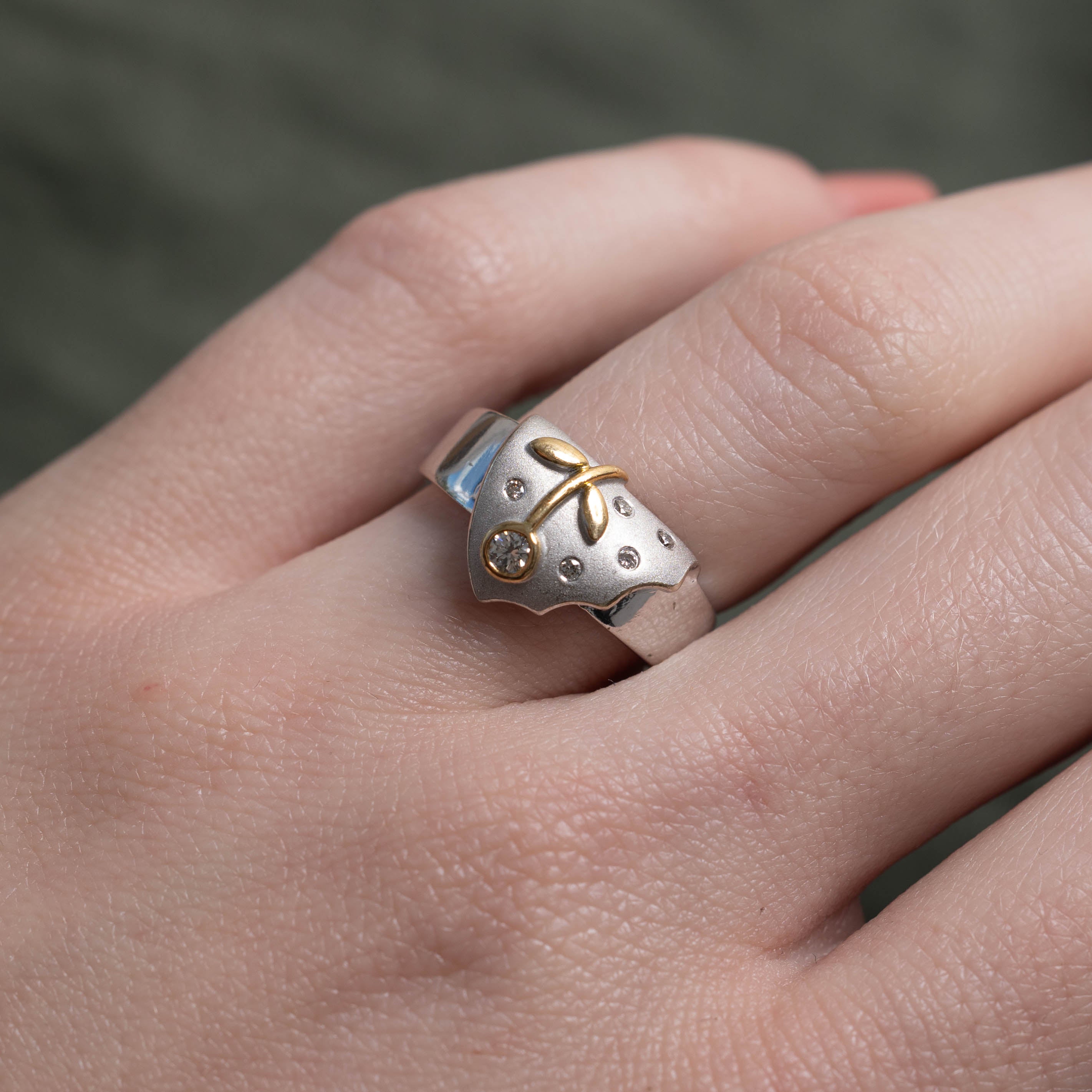 18k Two Tone Floral Motif Diamond Ring | SZ 6