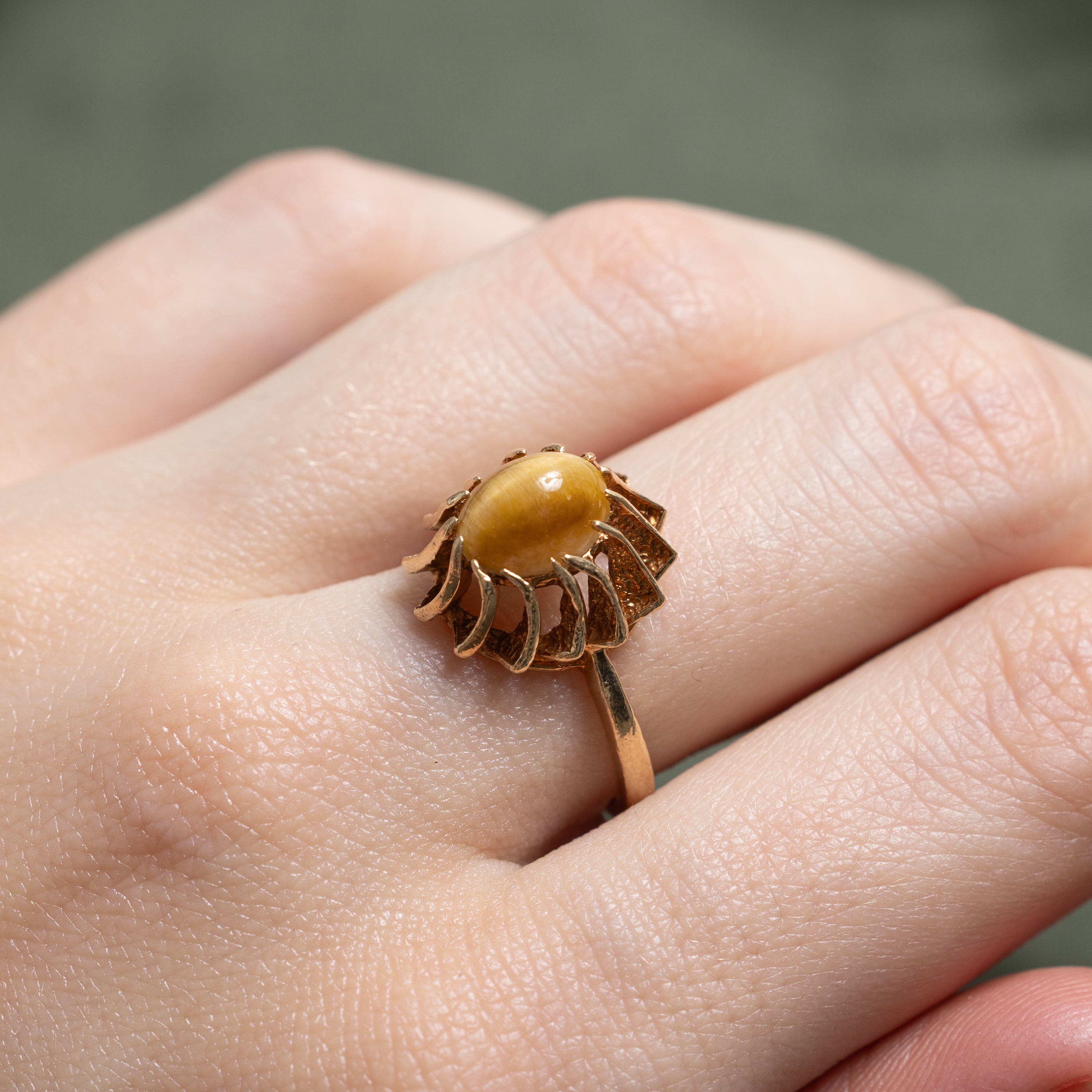 Cat's Eye Floral Cocktail Ring | SZ 6