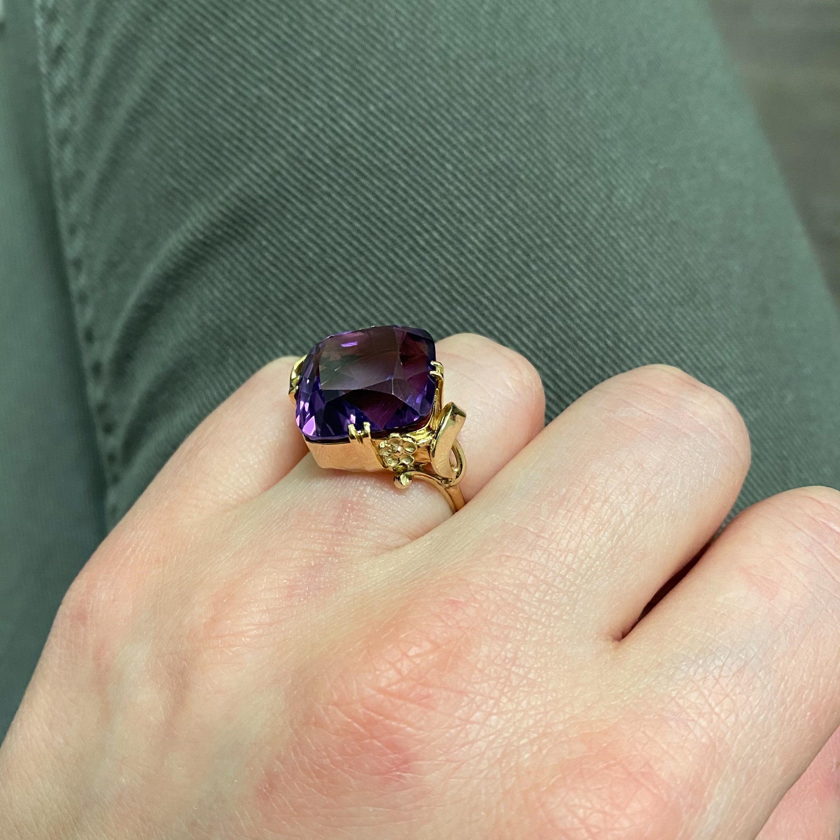 Amethyst Ring With Floral Details | 14.00ct | SZ 4.25 |