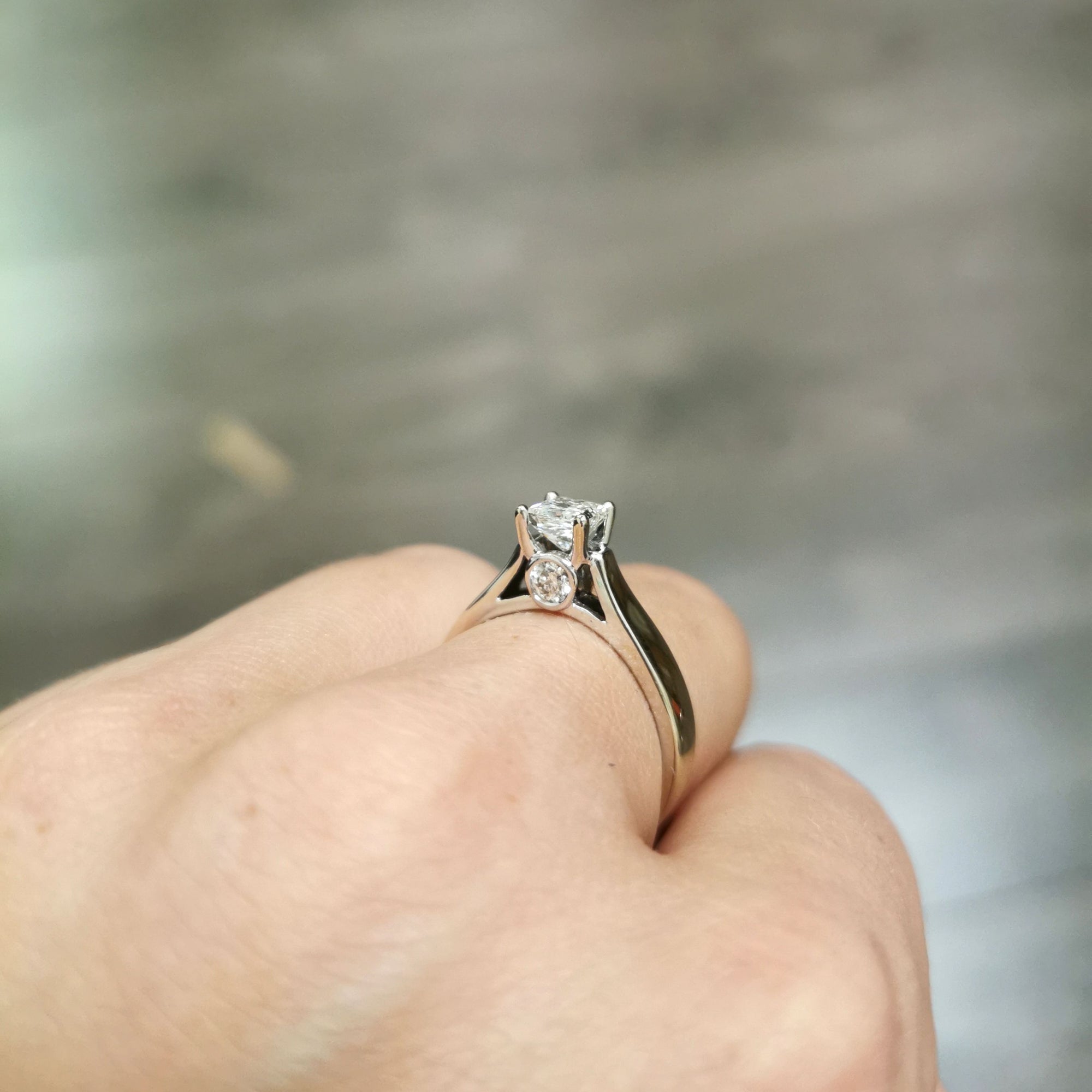 Solitaire Engagement Ring With Profile Diamond Accents | 1.00 ctw | SZ 8 |