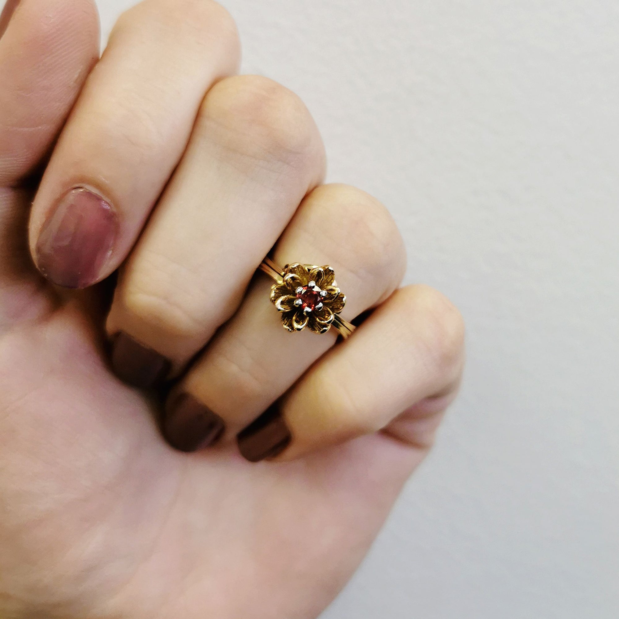 Birks' Floral Garnet Ring Circa 1950s | 0.20ct | SZ 4.75 |