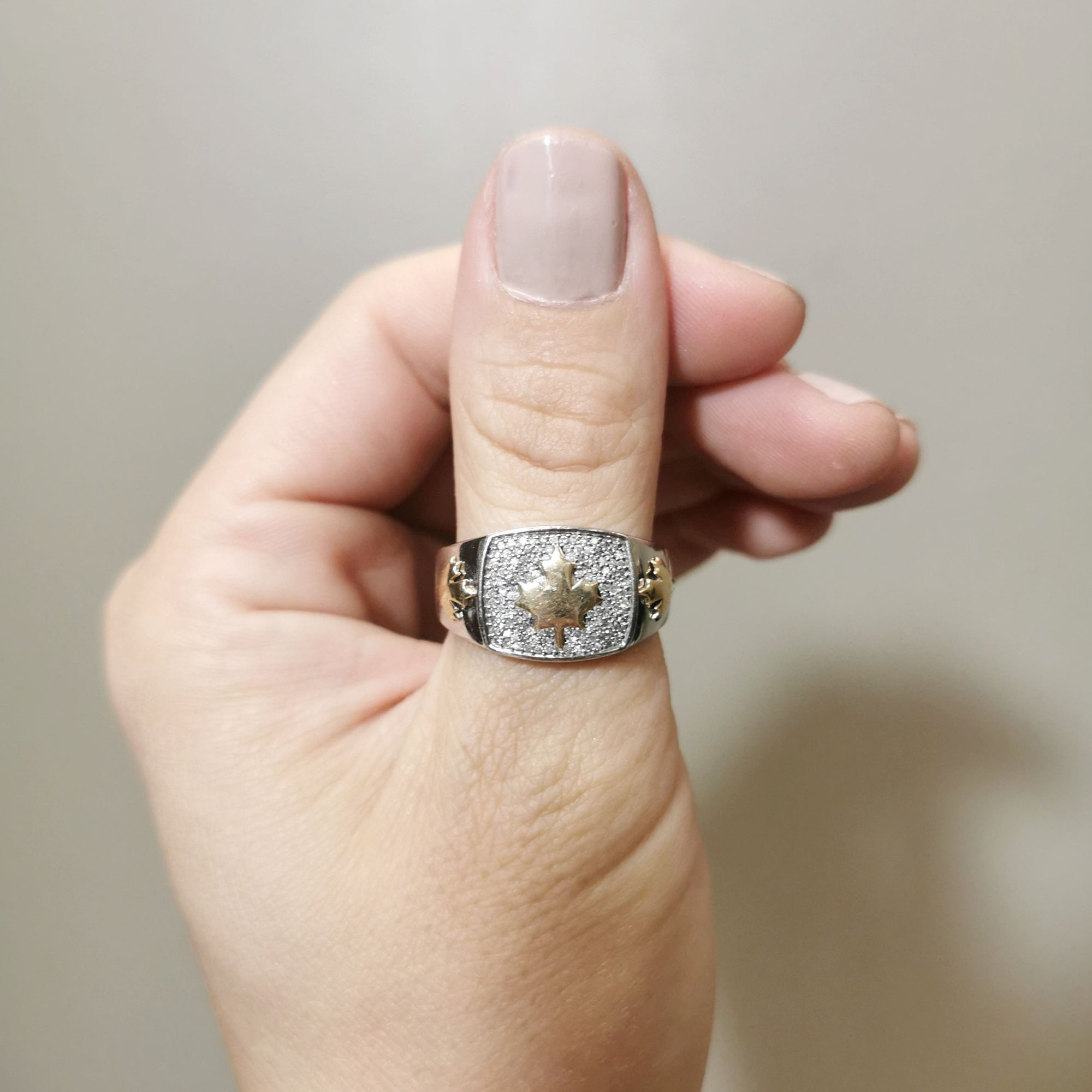 Gold Diamond Maple Leaf Ring | 0.35ctw | SZ 10 |