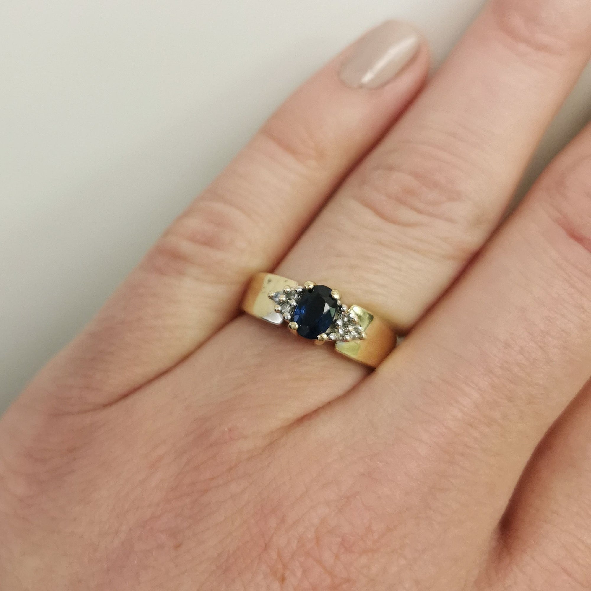 Sapphire & Diamond Engagement Ring | 0.06ctw, 0.60ct | SZ 6.75 |