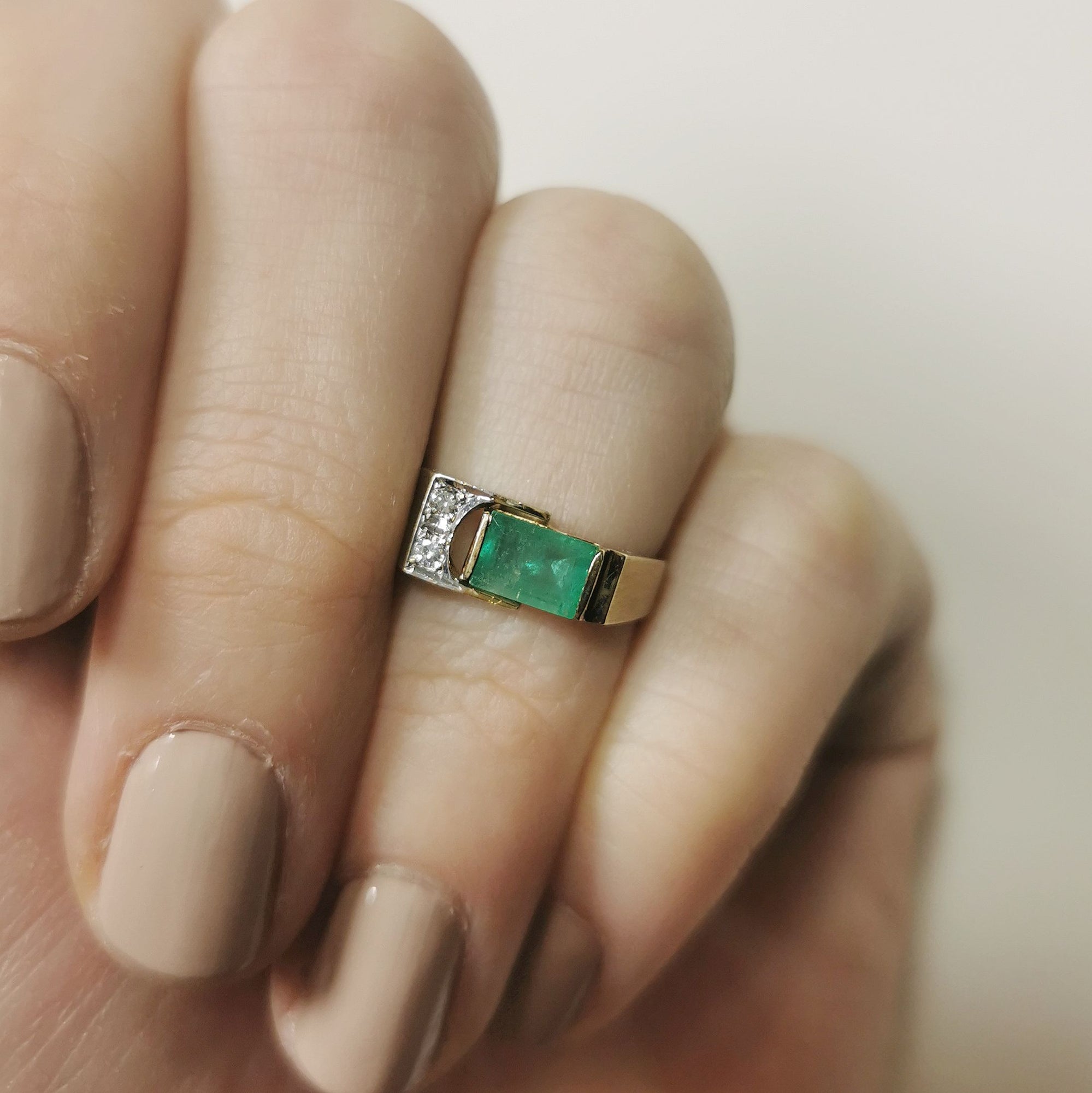Emerald & Diamond Ring | 0.04ctw, 2.00ct | SZ 4.75 |