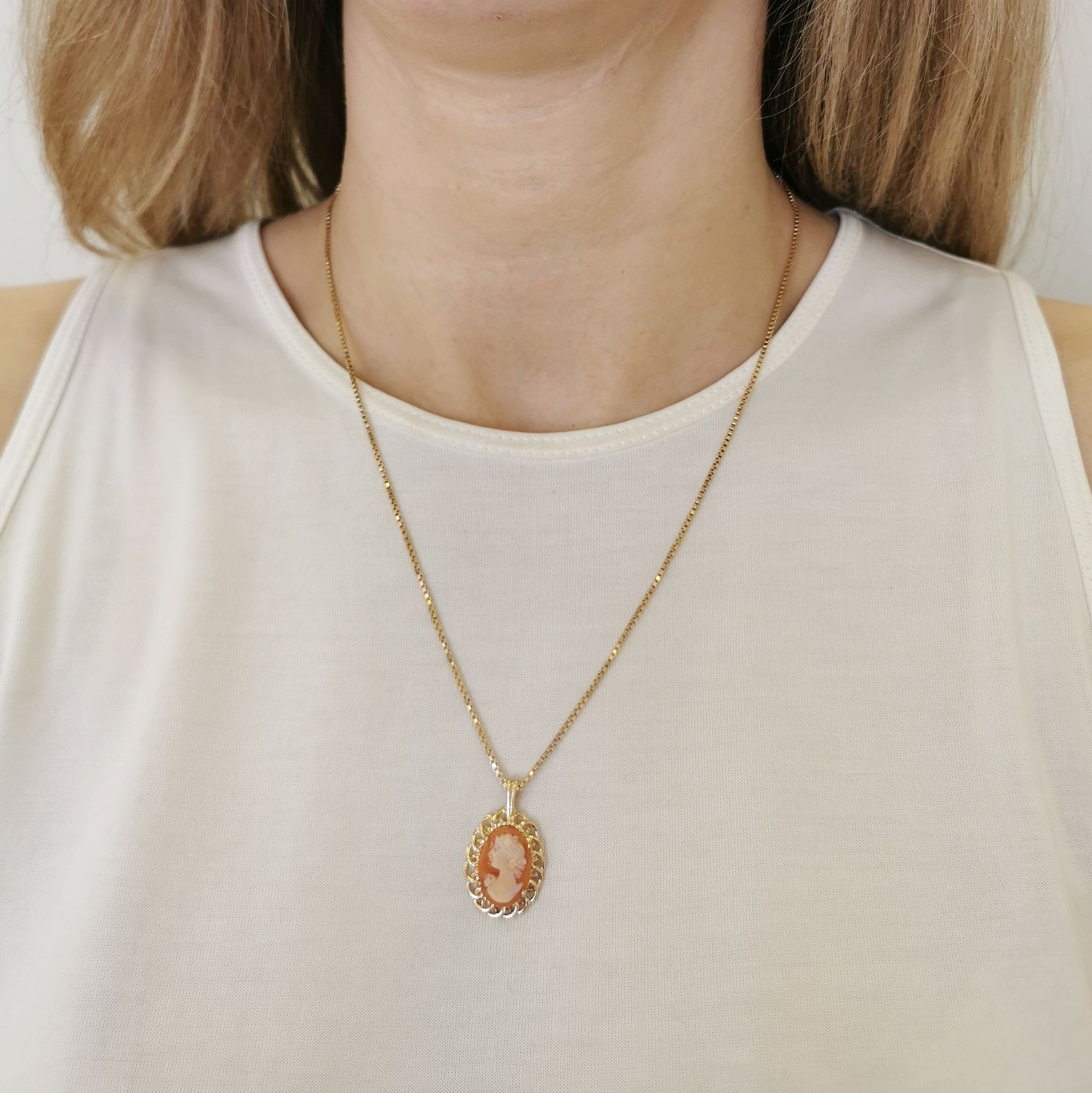 Shell Cameo Necklace | 2.00ct | 19