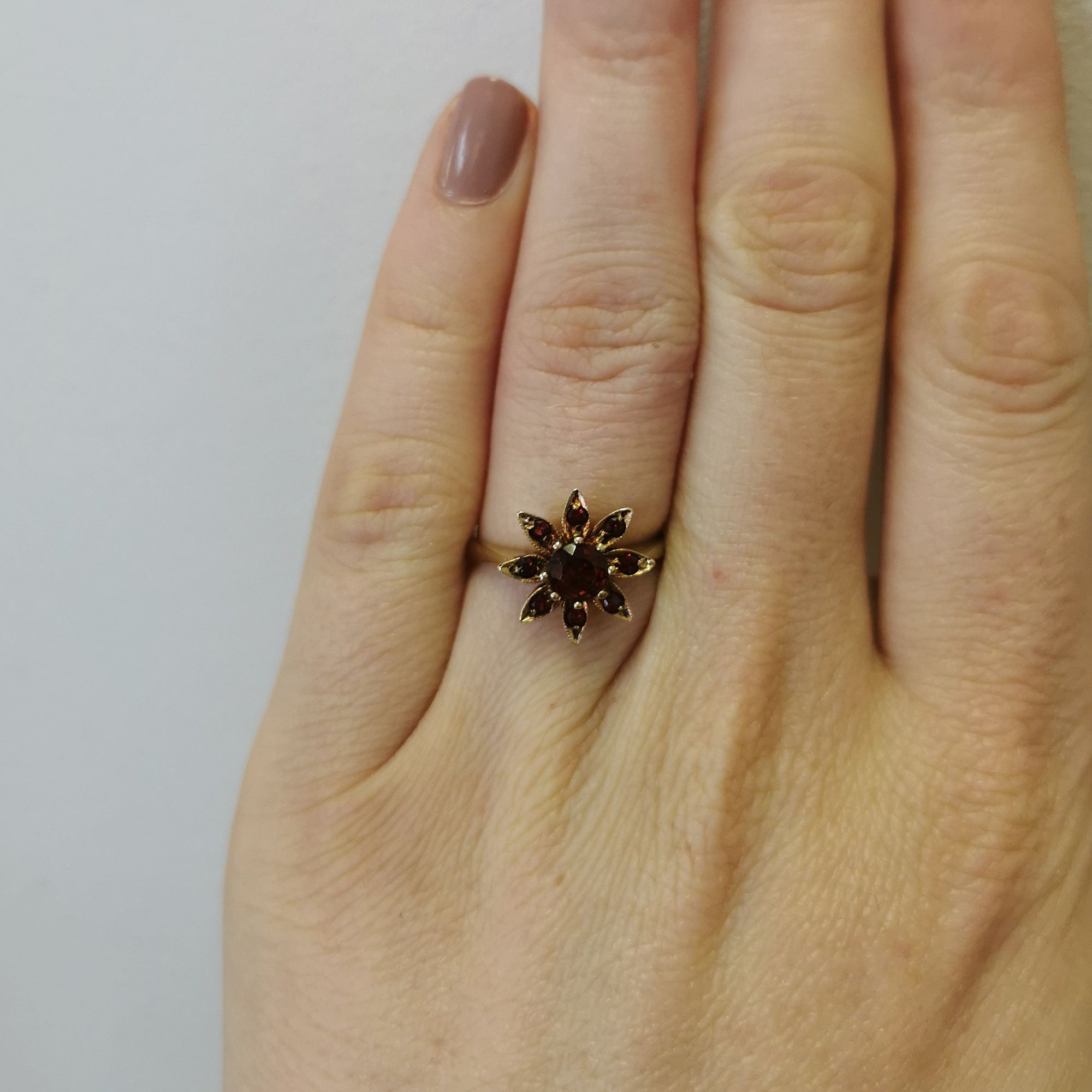 1960s Floral Garnet Ring | 0.70ctw | SZ 6.75 |