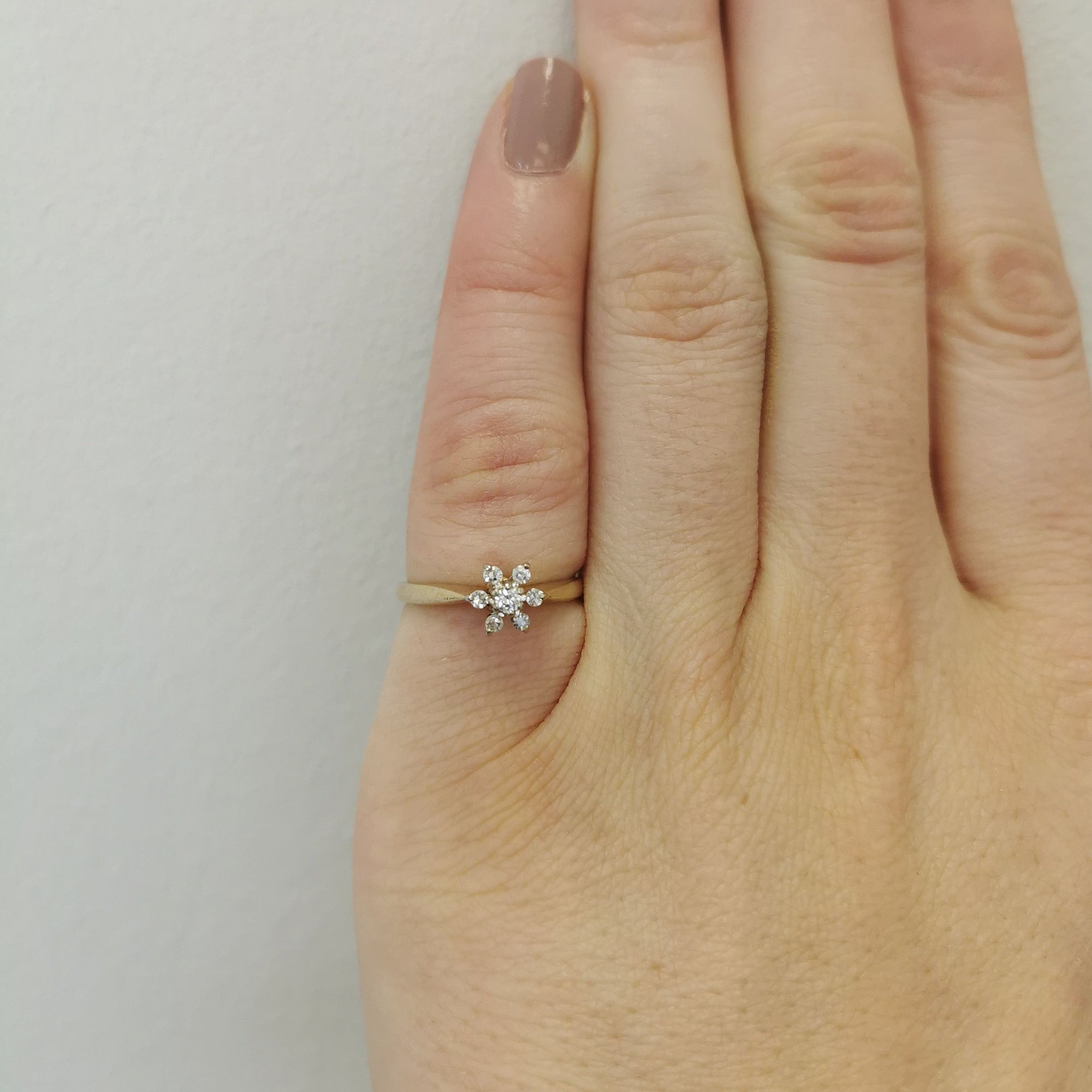 Floral Diamond Cluster Ring | 0.10ctw | SZ 4 |