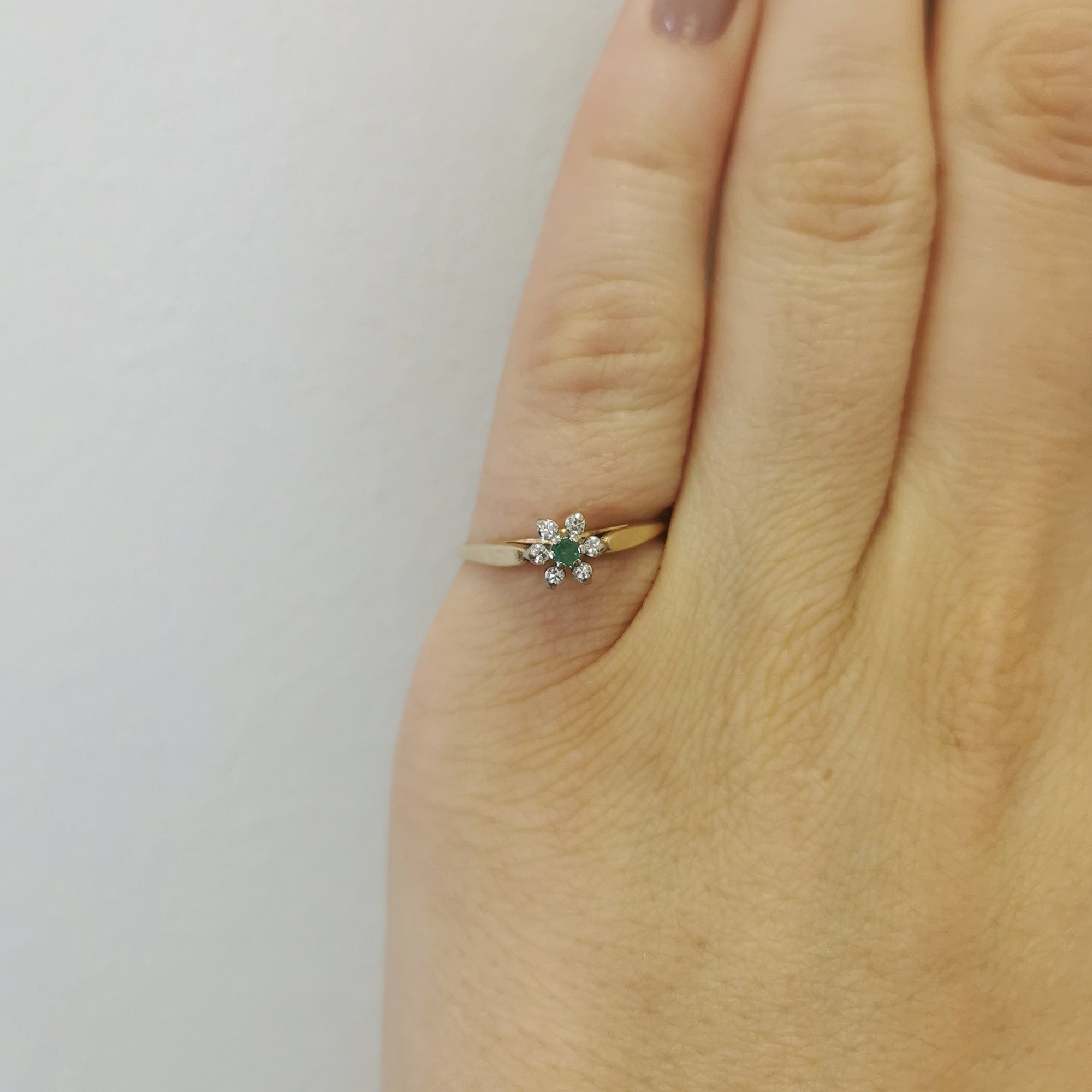 Emerald & Diamond Floral Ring | 0.03ct, 0.06ctw | SZ 6 |