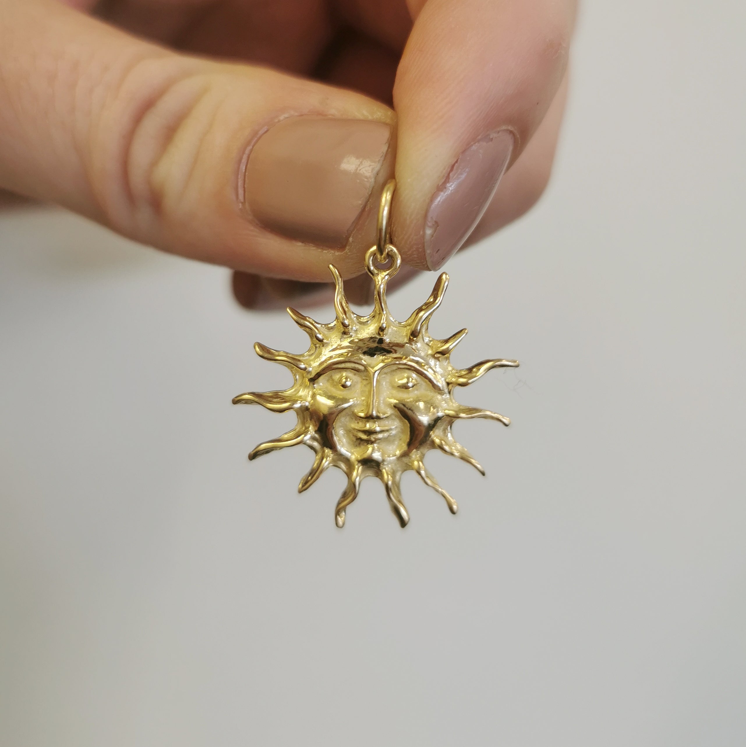 18k Yellow Gold Sun Pendant |