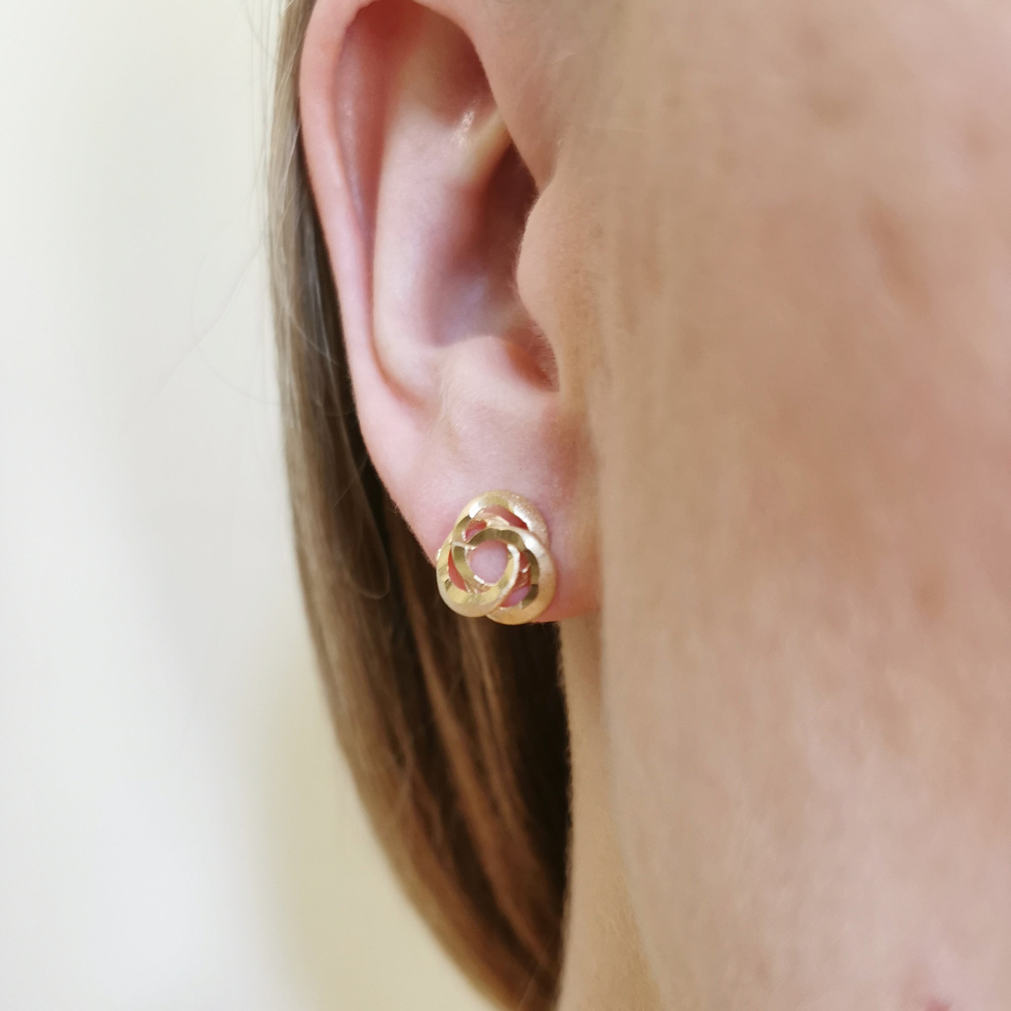 Interlocking Circles Stud Earrings |