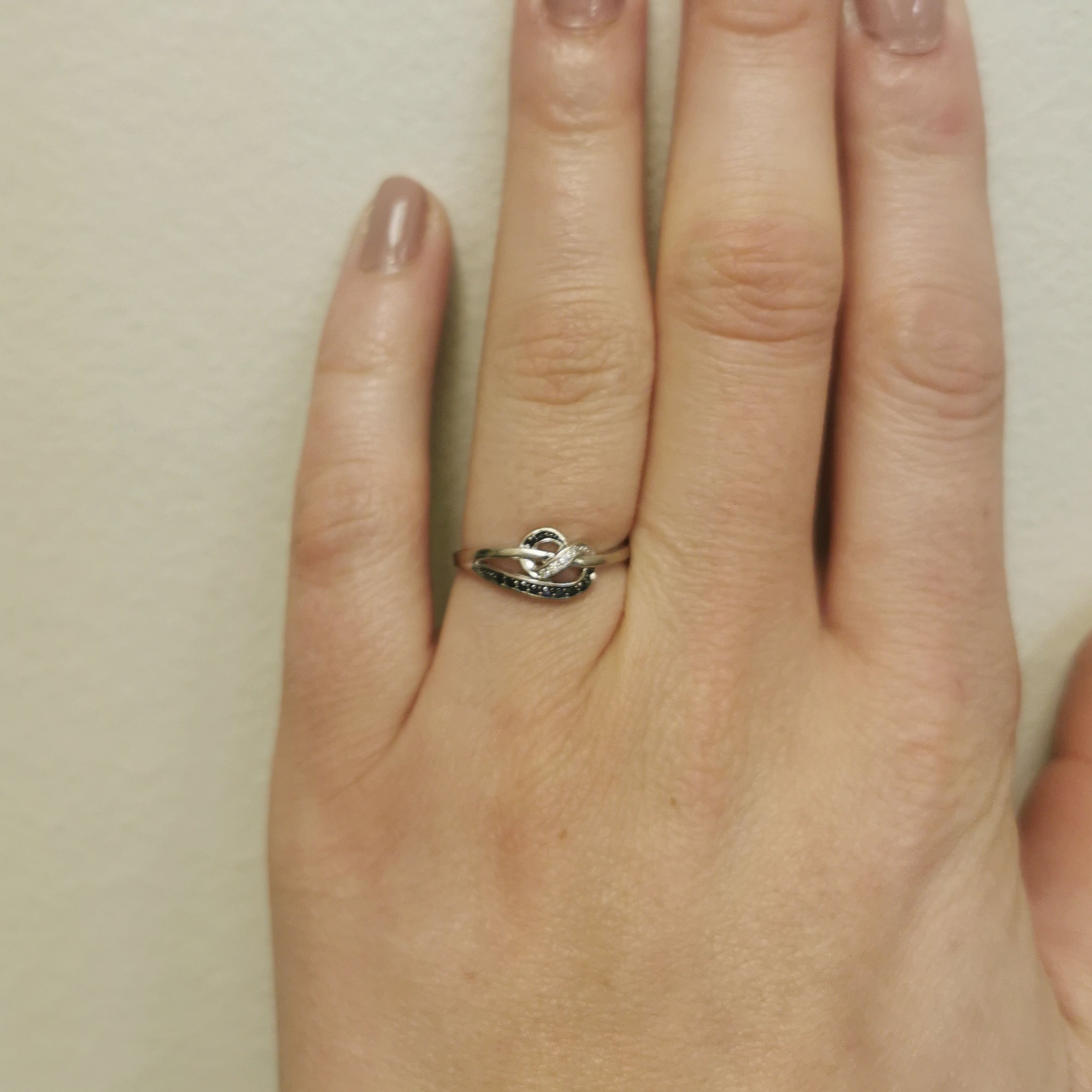 Twisted Black & White Diamond Infinity Ring | 0.07ctw | SZ 6.75 |