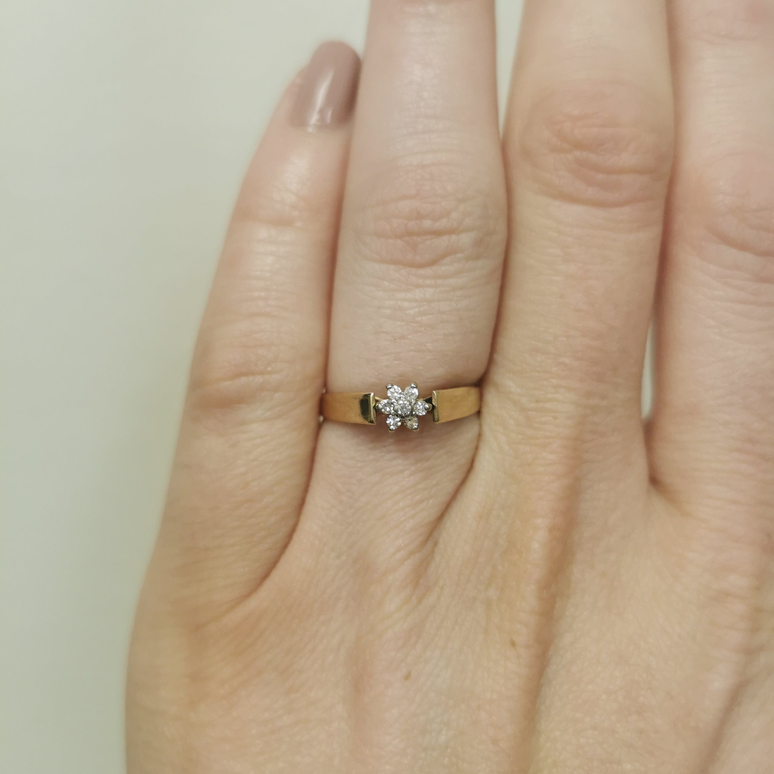 Diamond Cluster Ring | 0.07ctw | SZ 6.75 |