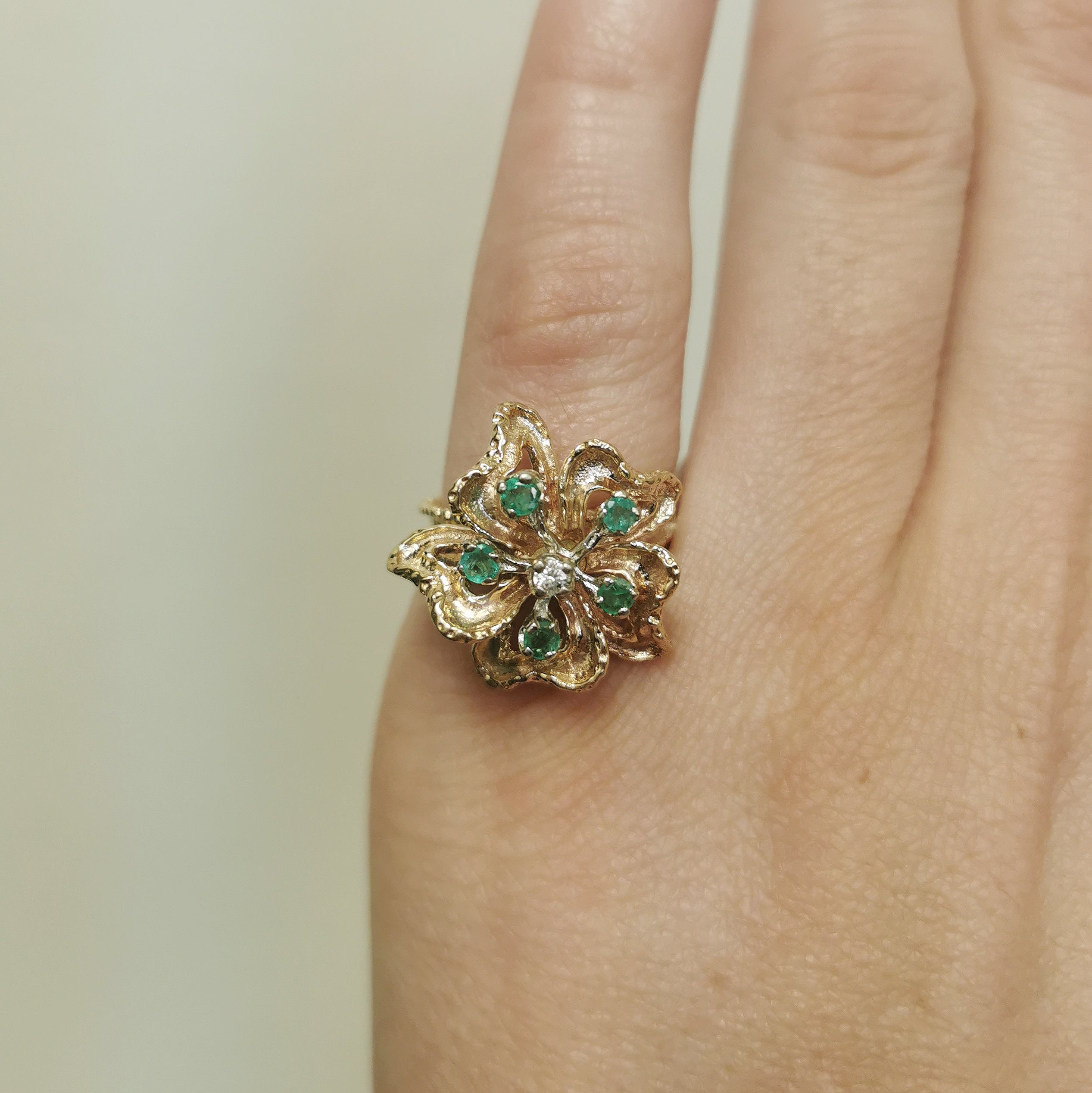 Emerald & Diamond Floral Ring | 0.20ctw, 0.03ct | SZ 5.25 |
