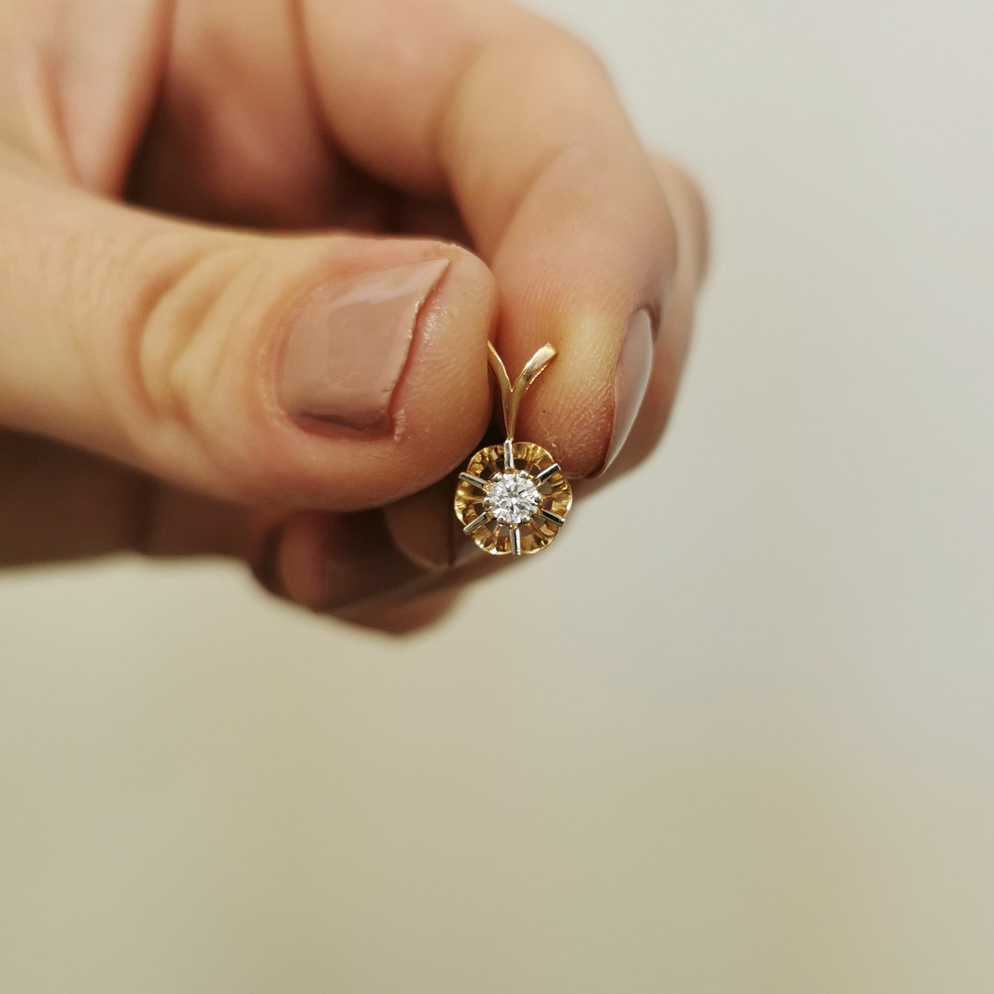Belcher Set Diamond Pendant | 0.14ct |