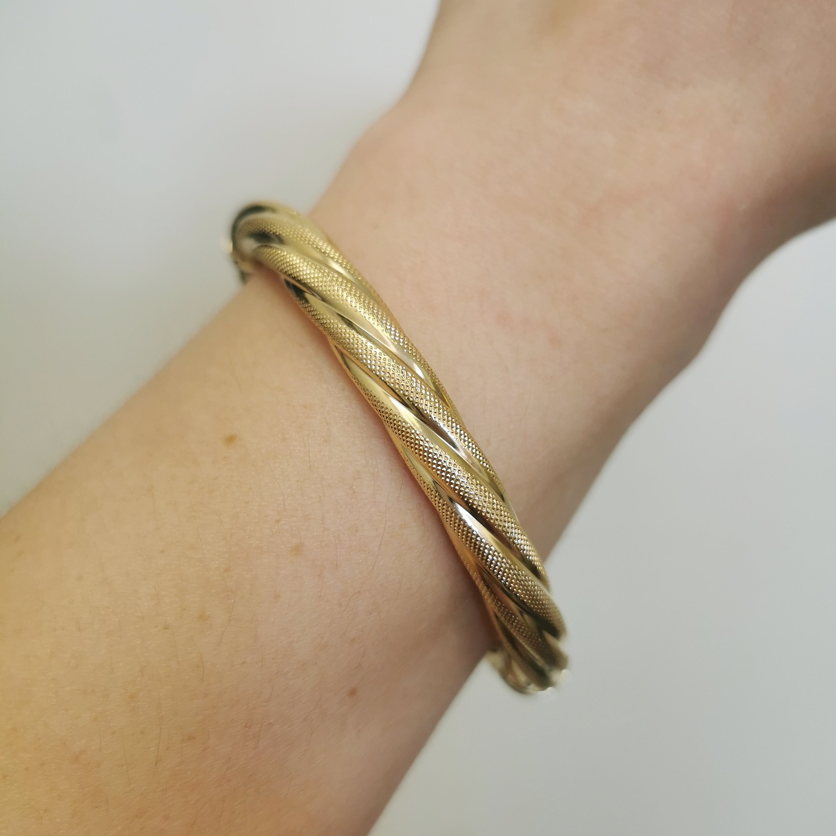 Hollow Yellow Gold Bangle | 9" |