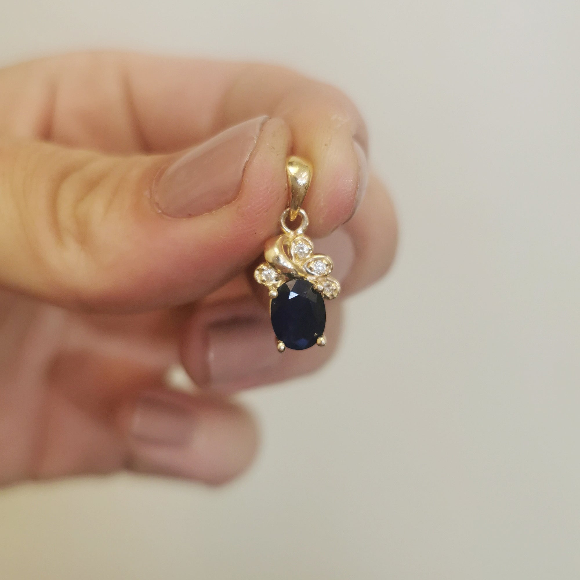 Oval Blue Sapphire & Diamond Pendant | 1.50ct, 0.04ctw |