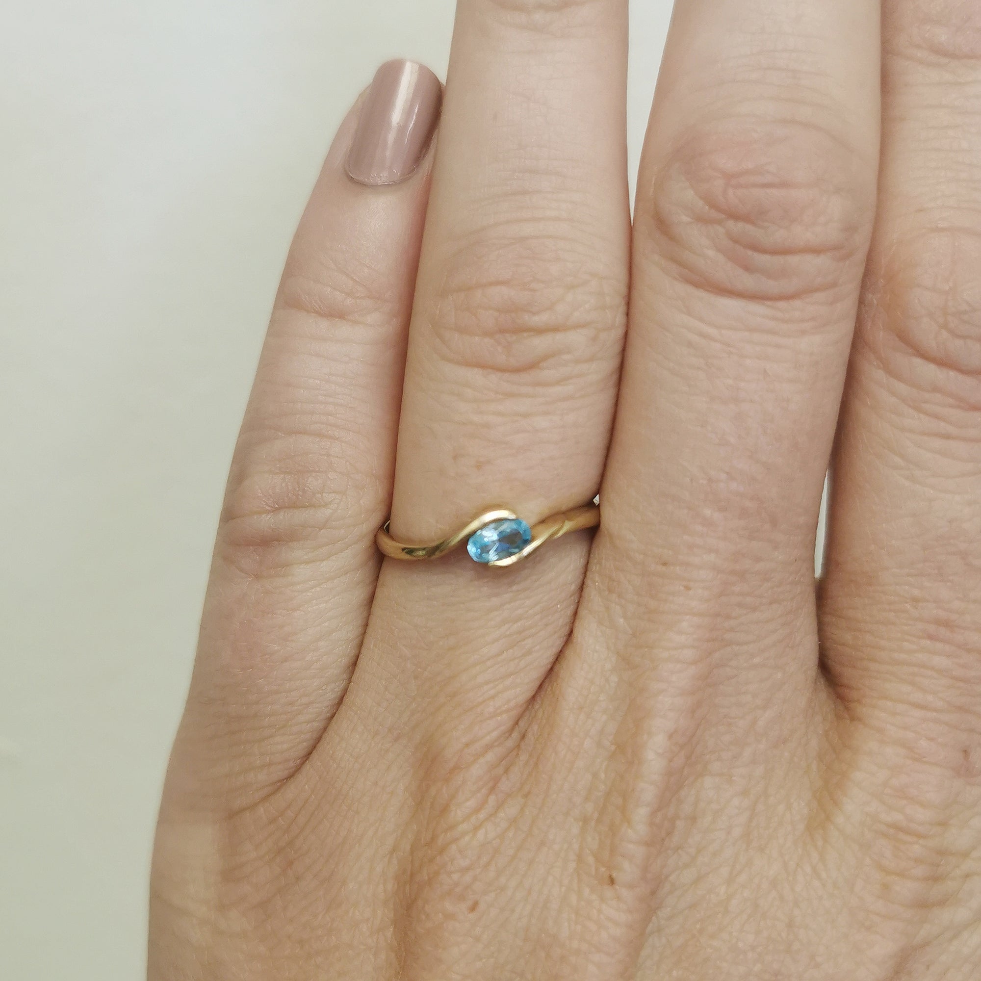 Oval Blue Topaz Solitaire Ring | 0.22ct | SZ 7.5 |