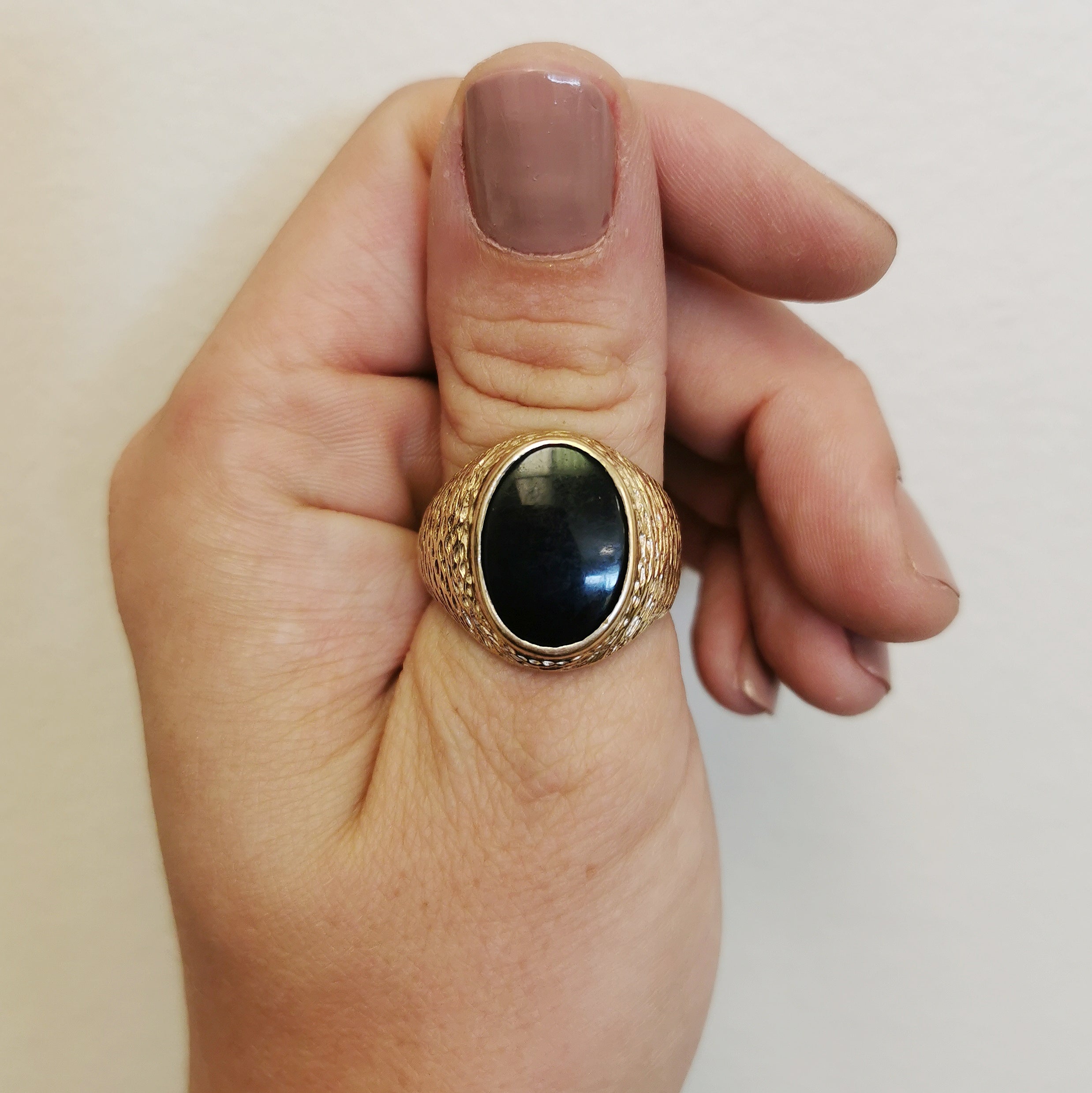 Hallmarked 1982 Bezel Set Oval Onyx Ring | 5.00ct | SZ 9.5 |