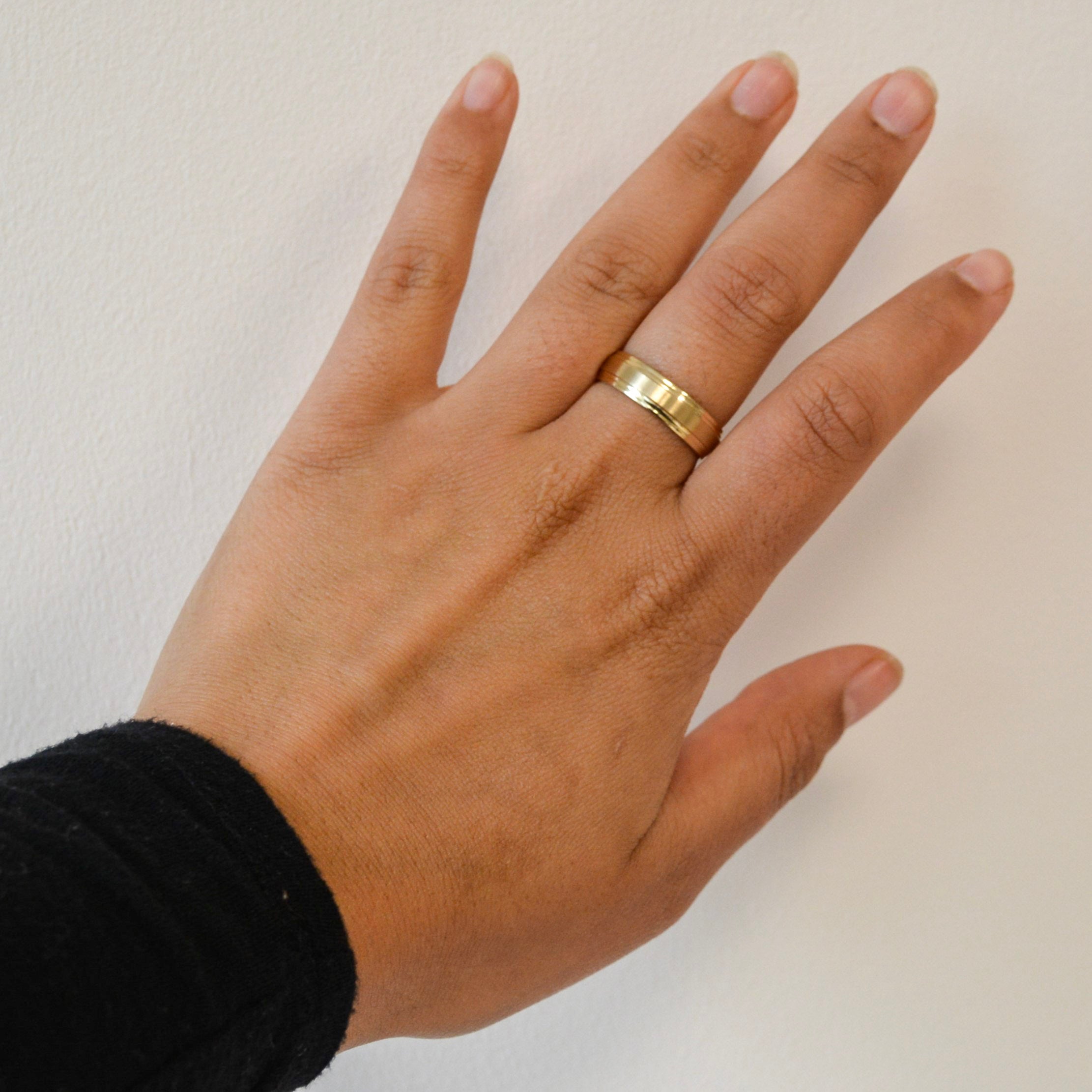 14k Yellow Gold Beveled Satin Finish Band | SZ 10 |