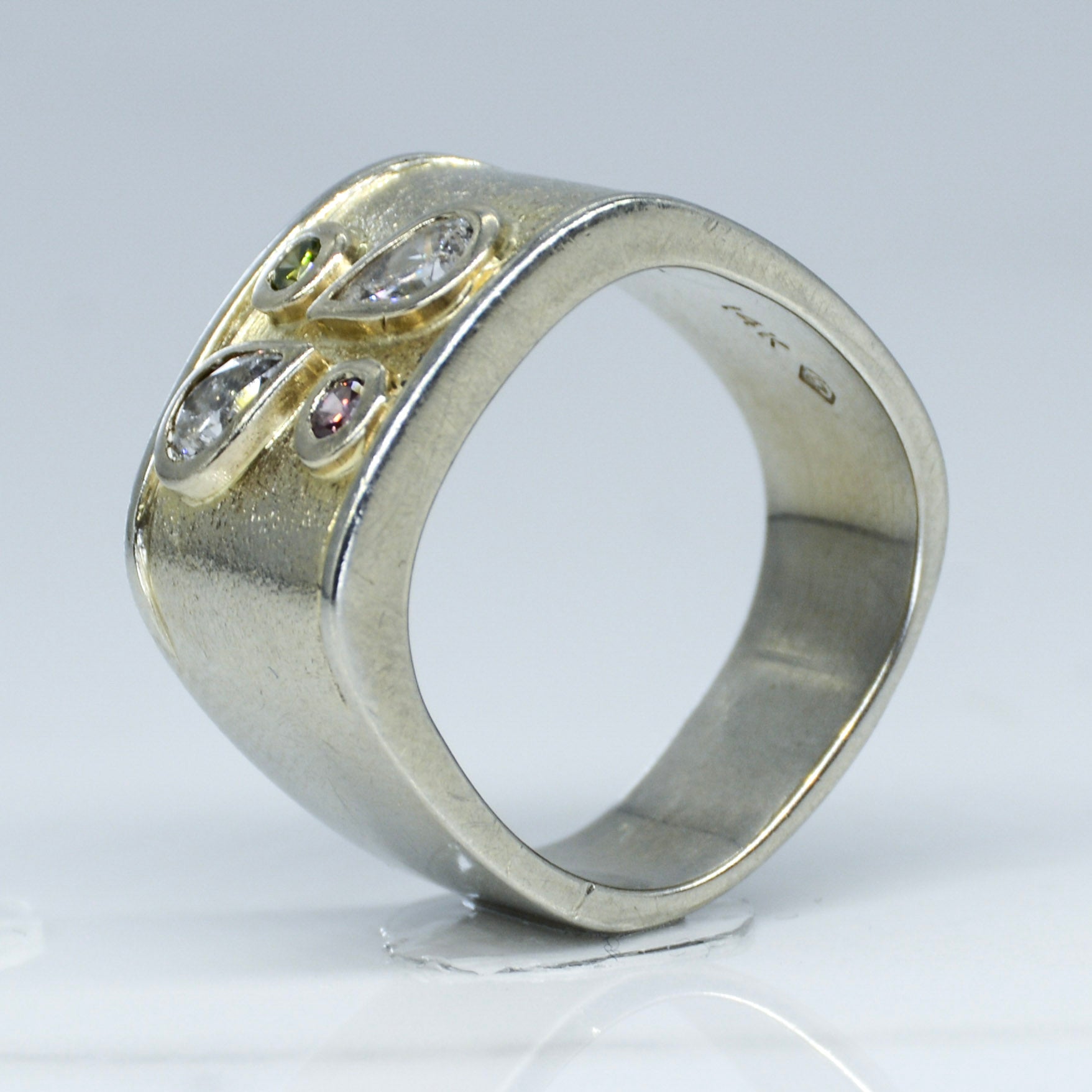 Bague ornée de diamants verts et roses | 0,50 ct, 0,08 ct | Taille 7 | 
