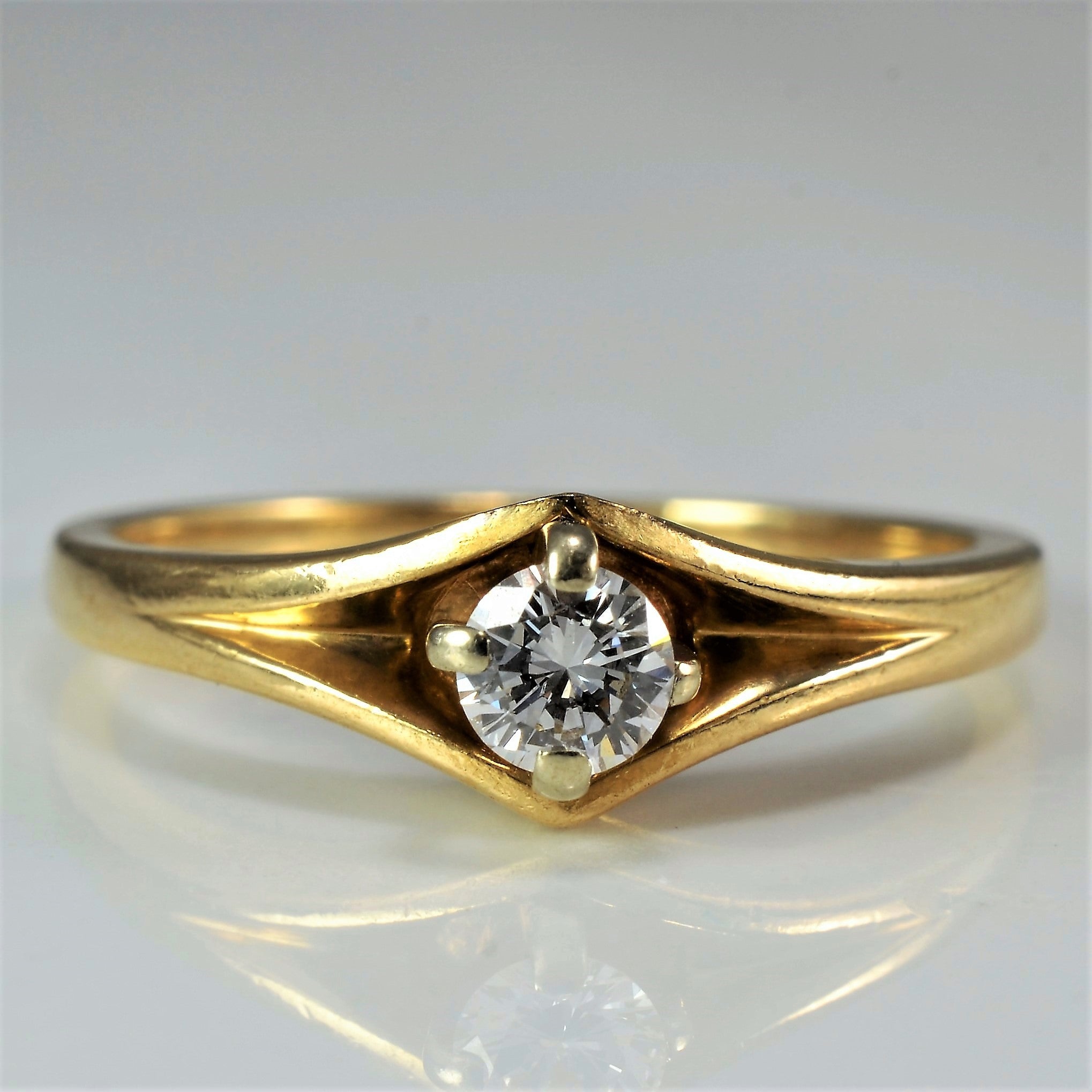 Chevron East West Diamond Ring | 0.18ct | SZ 6.25 |