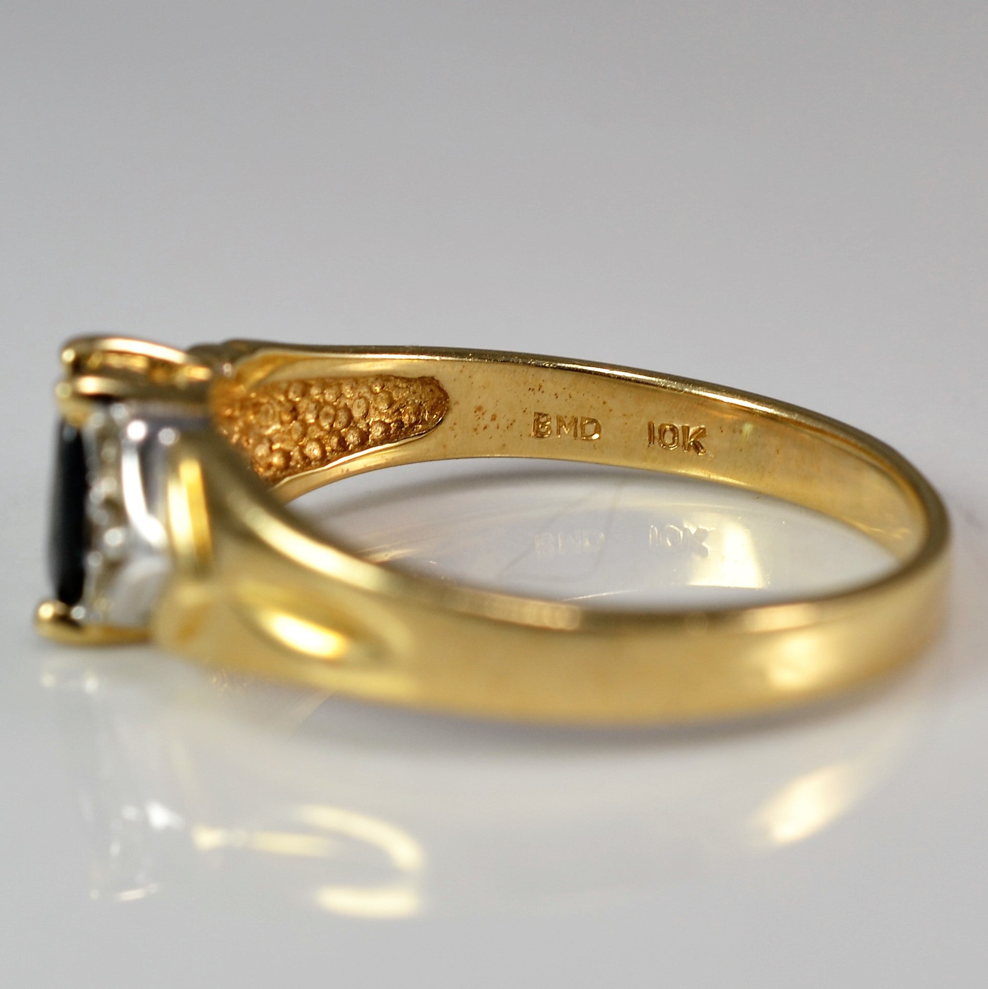 Oval Cut Sapphire & Diamond Ring | 0.01 ctw, SZ 6.5 |