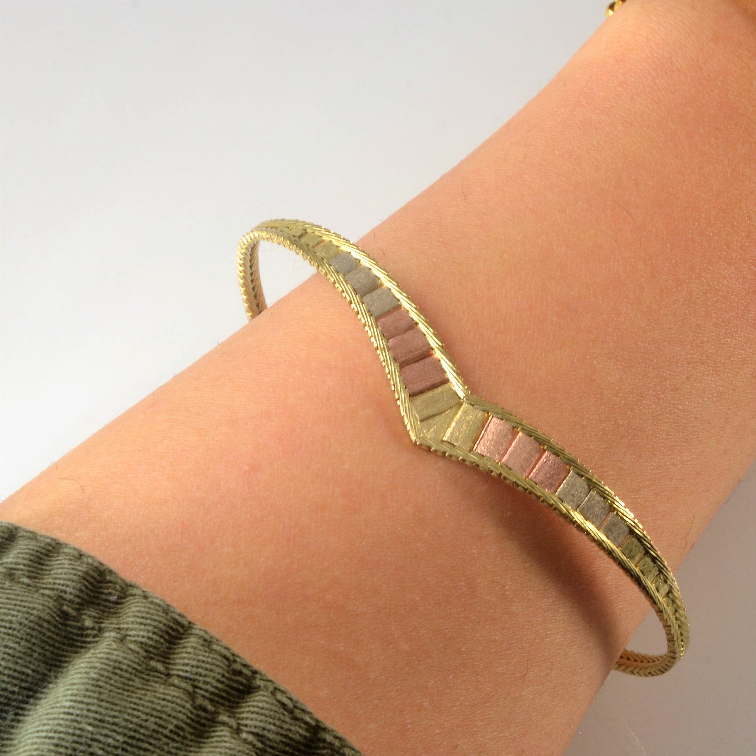 Bracelet à chevrons doré tricolore | 18 cm | 