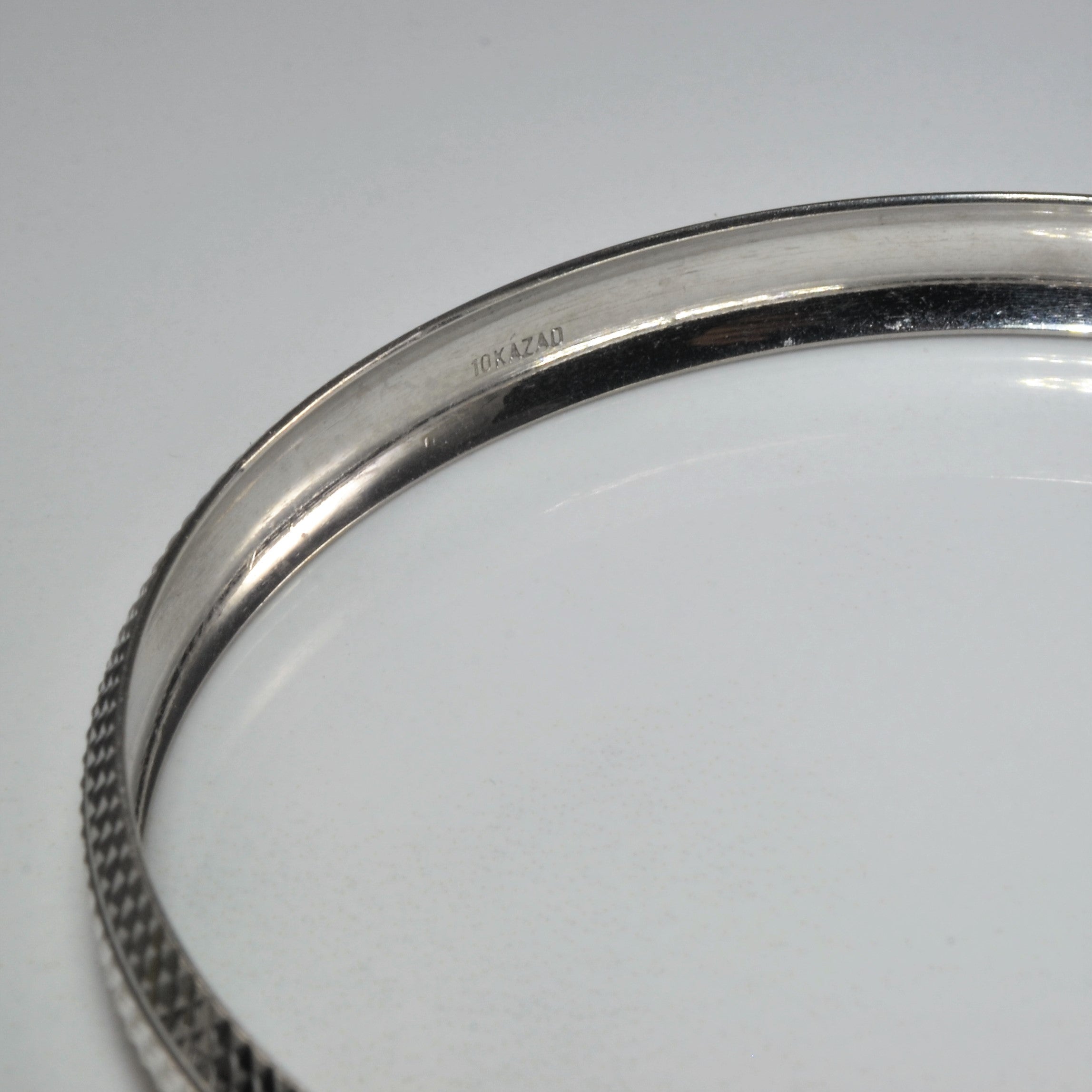 Textured White Gold Bangle | 8" |