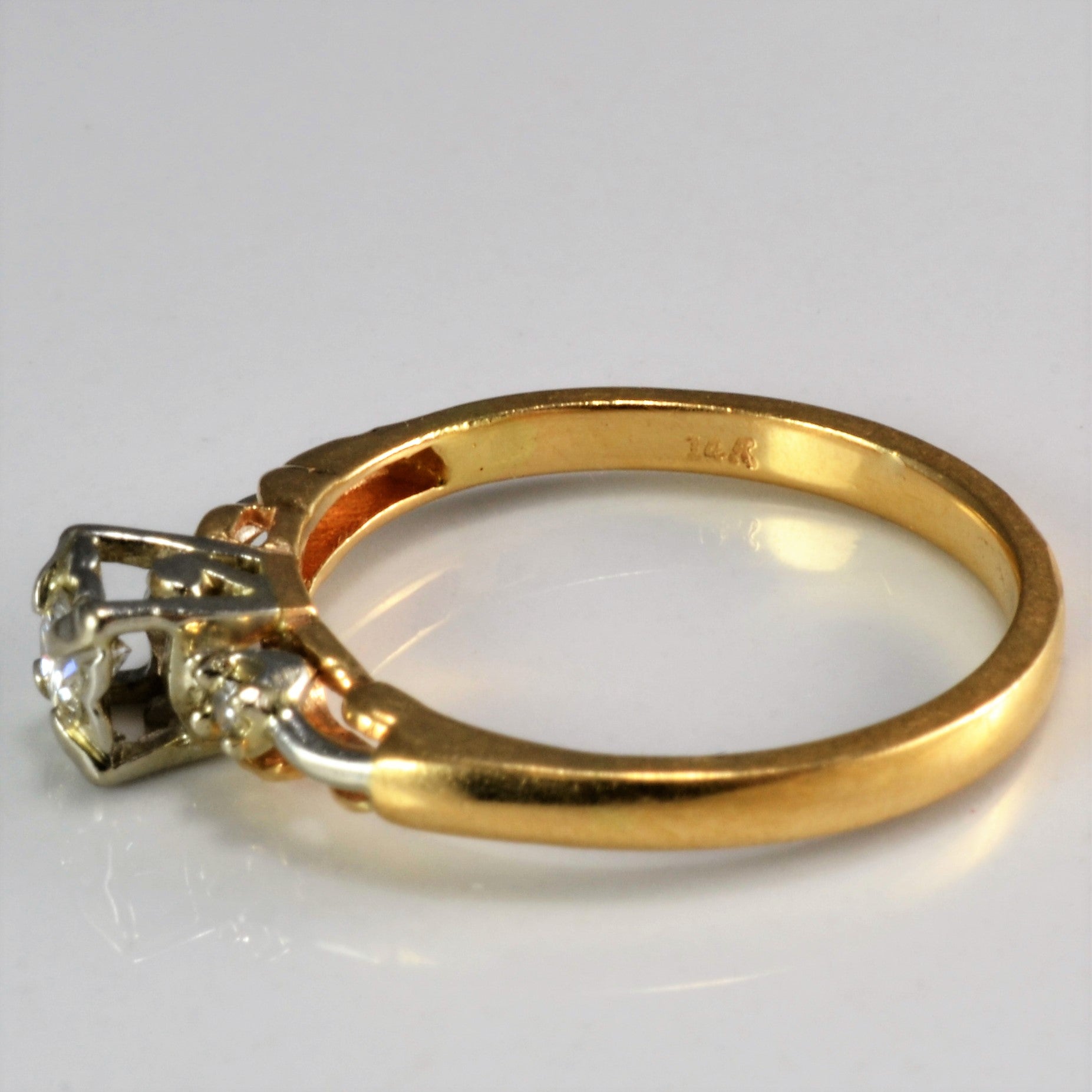 Retro Three Stone Diamond Ring | 0.15 ctw, SZ 6 |