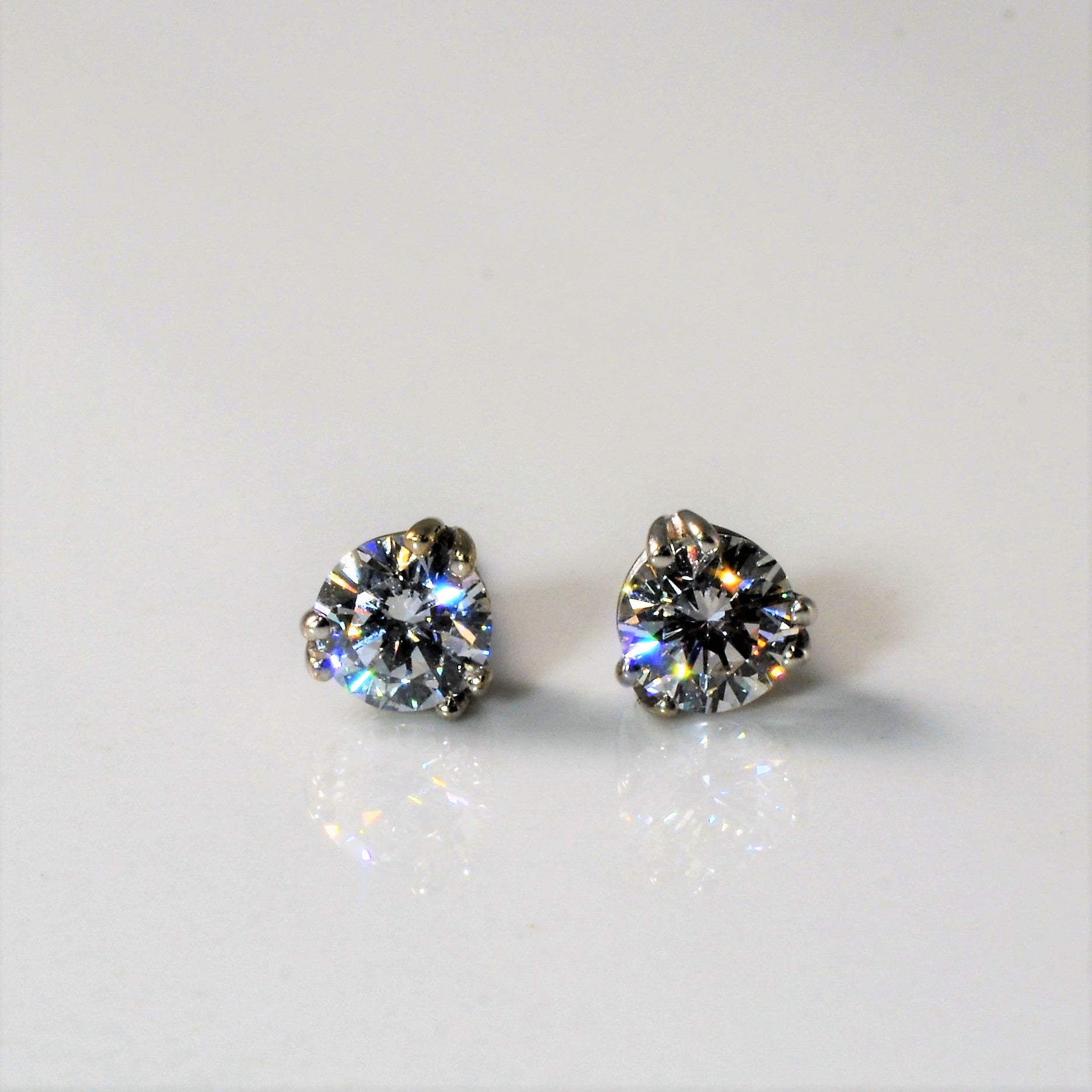 Boucles d'oreilles Martini à six griffes serties de diamants | 1,12 ct au total | 