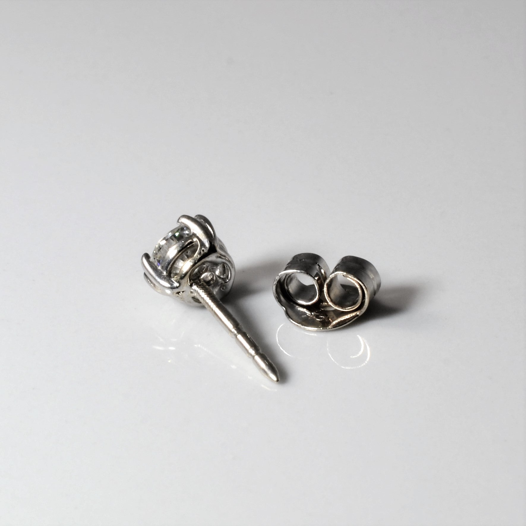Boucles d'oreilles Martini à six griffes serties de diamants | 1,12 ct au total | 