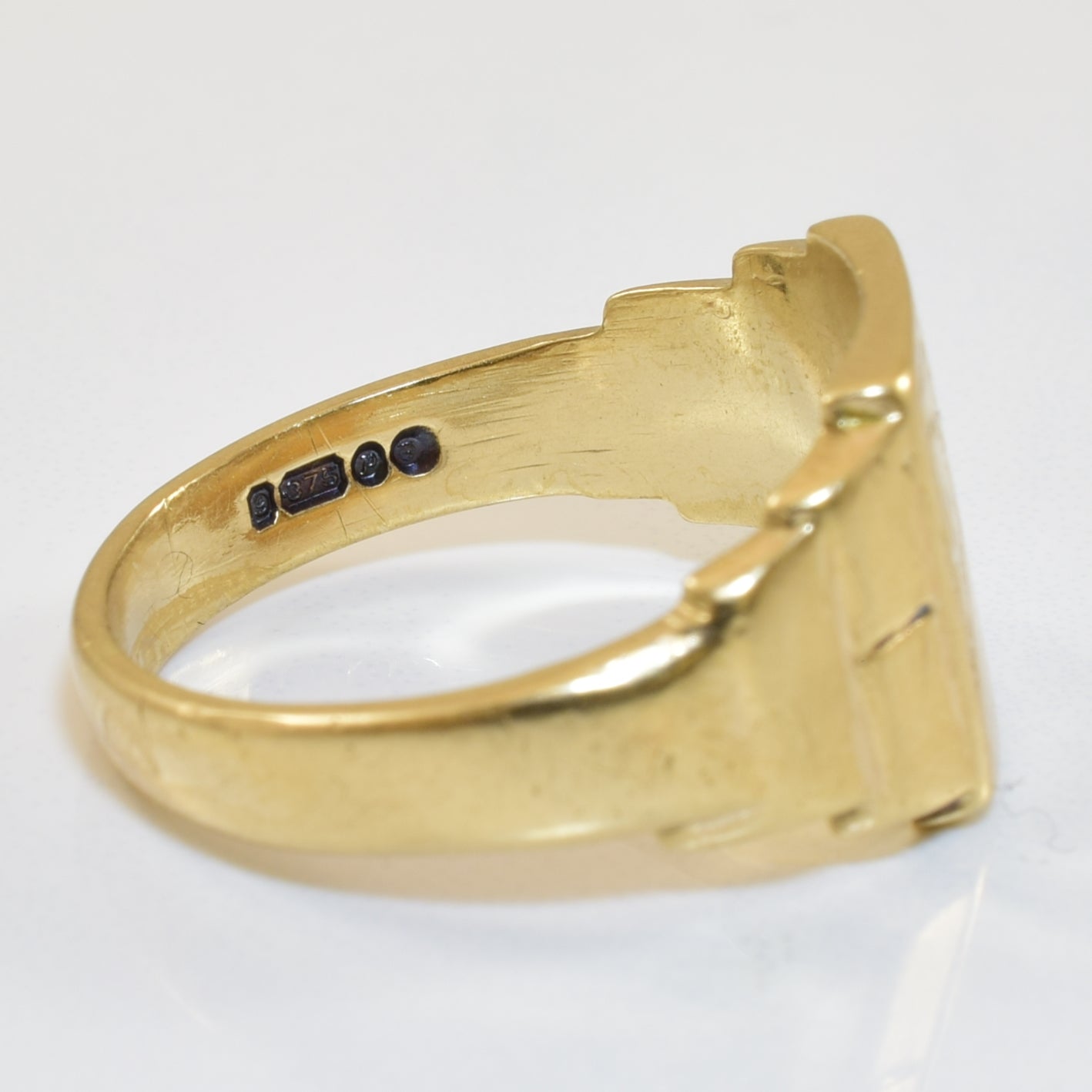 1970s Yellow Gold Signet Ring | SZ 9.25 |