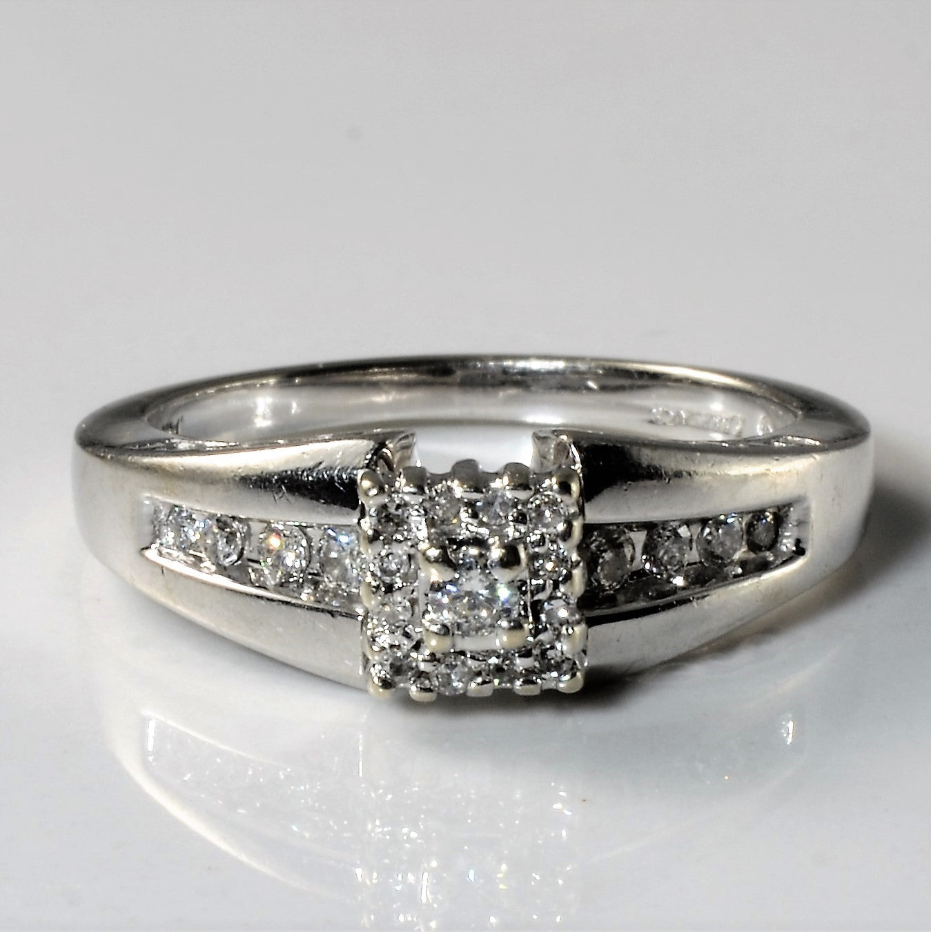 Halo Set Cluster Diamond Ring | 0.18ctw | SZ 6.75 |