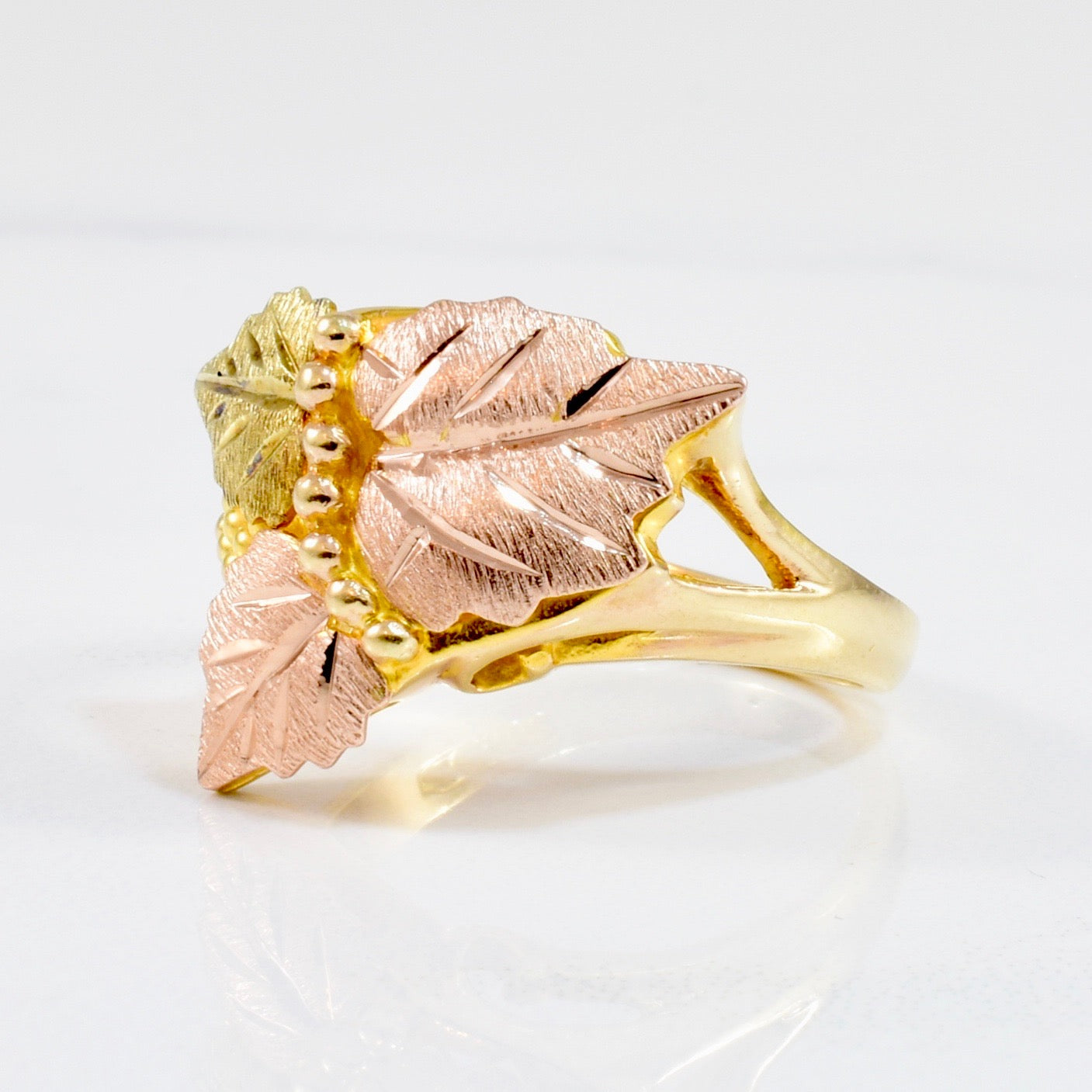 Tri Coloured Gold Leaf Ring | SZ 6.5 |