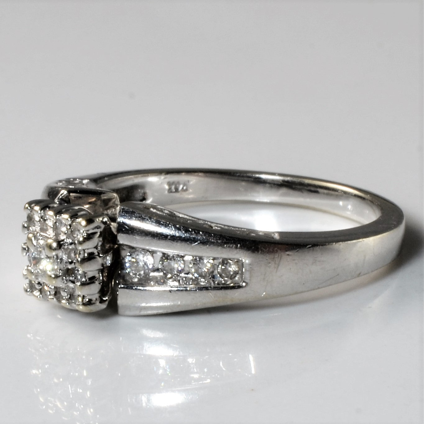 Halo Set Cluster Diamond Ring | 0.18ctw | SZ 6.75 |