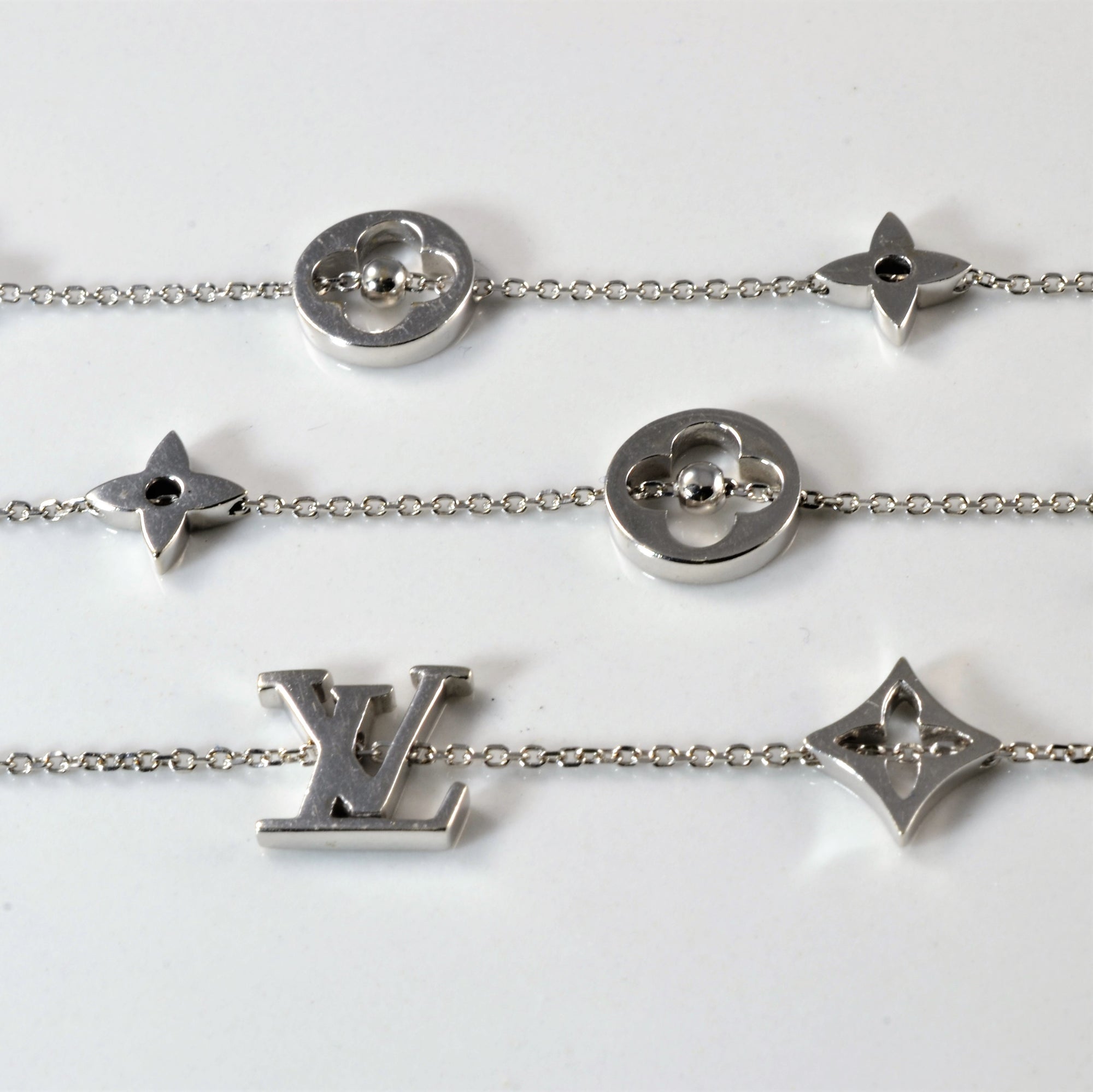 Monogram necklace Louis Vuitton Gold in Metal - 33702610