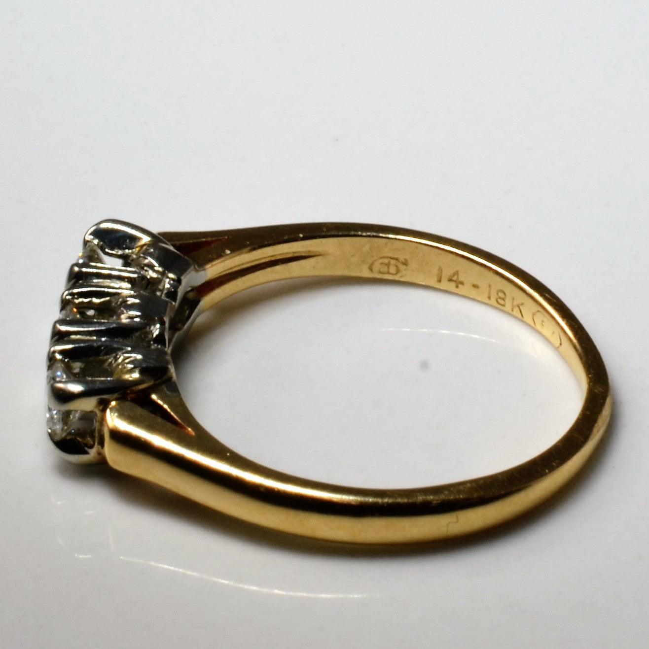 Three Stone Diamond Ring | 0.27ctw | SZ 5.5 |