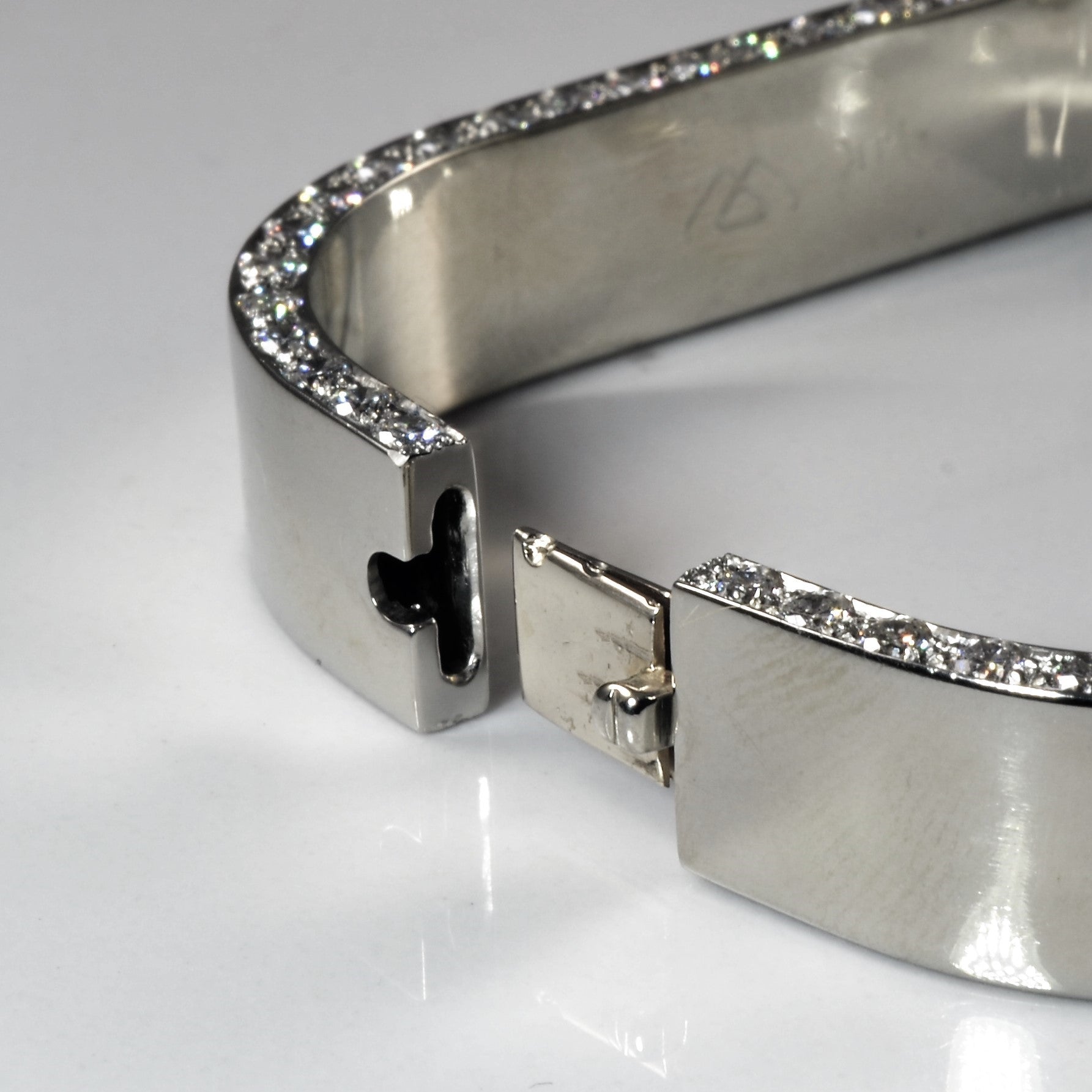 Diamond Frosted Edge Bangle | 5.84ctw | 6.25" |