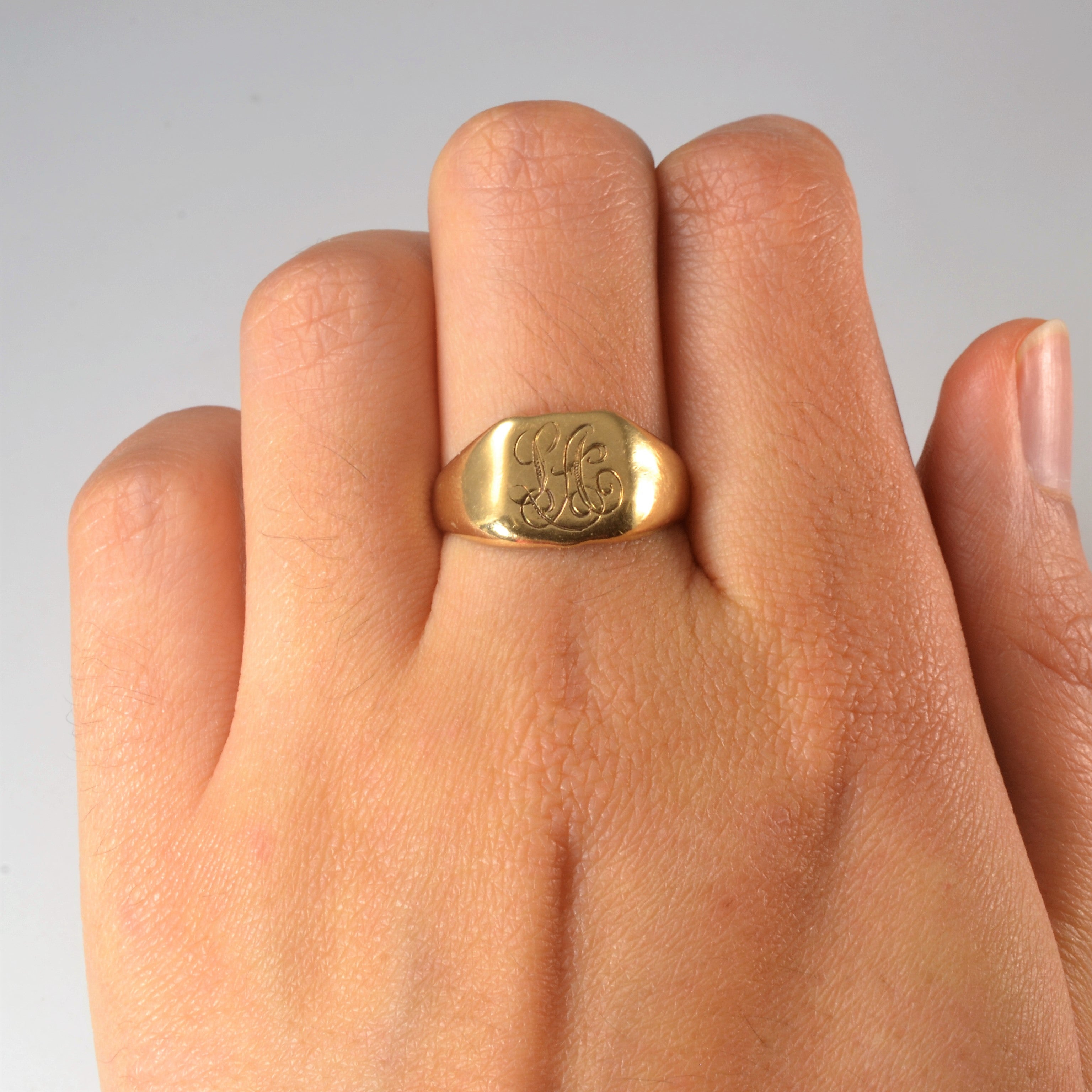 18k Yellow Gold "LA" Signet Ring | SZ 7.5 |