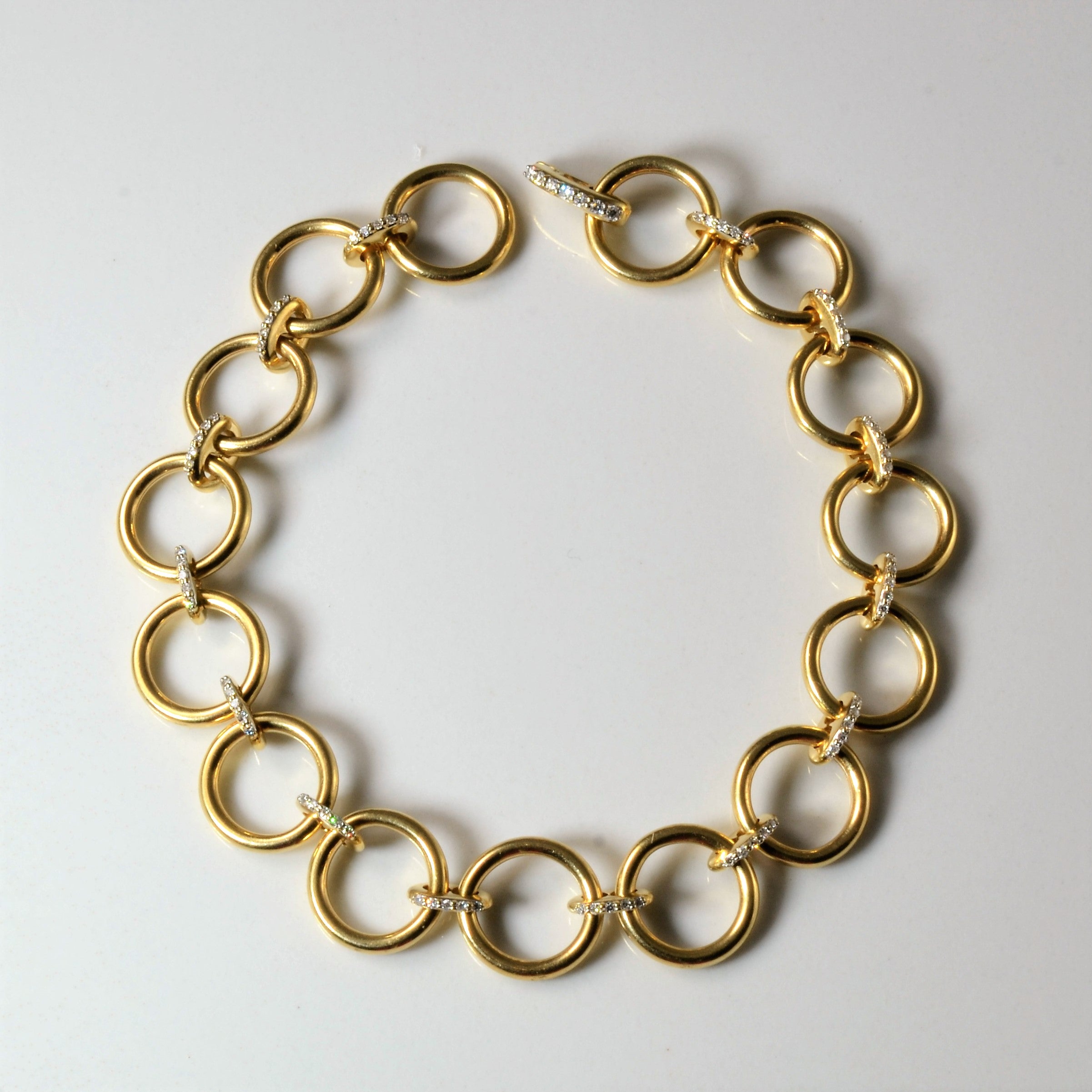 Bracelet rond en or jaune 14 carats serti de diamants | 0,08 ct au total | 16,5 cm | 