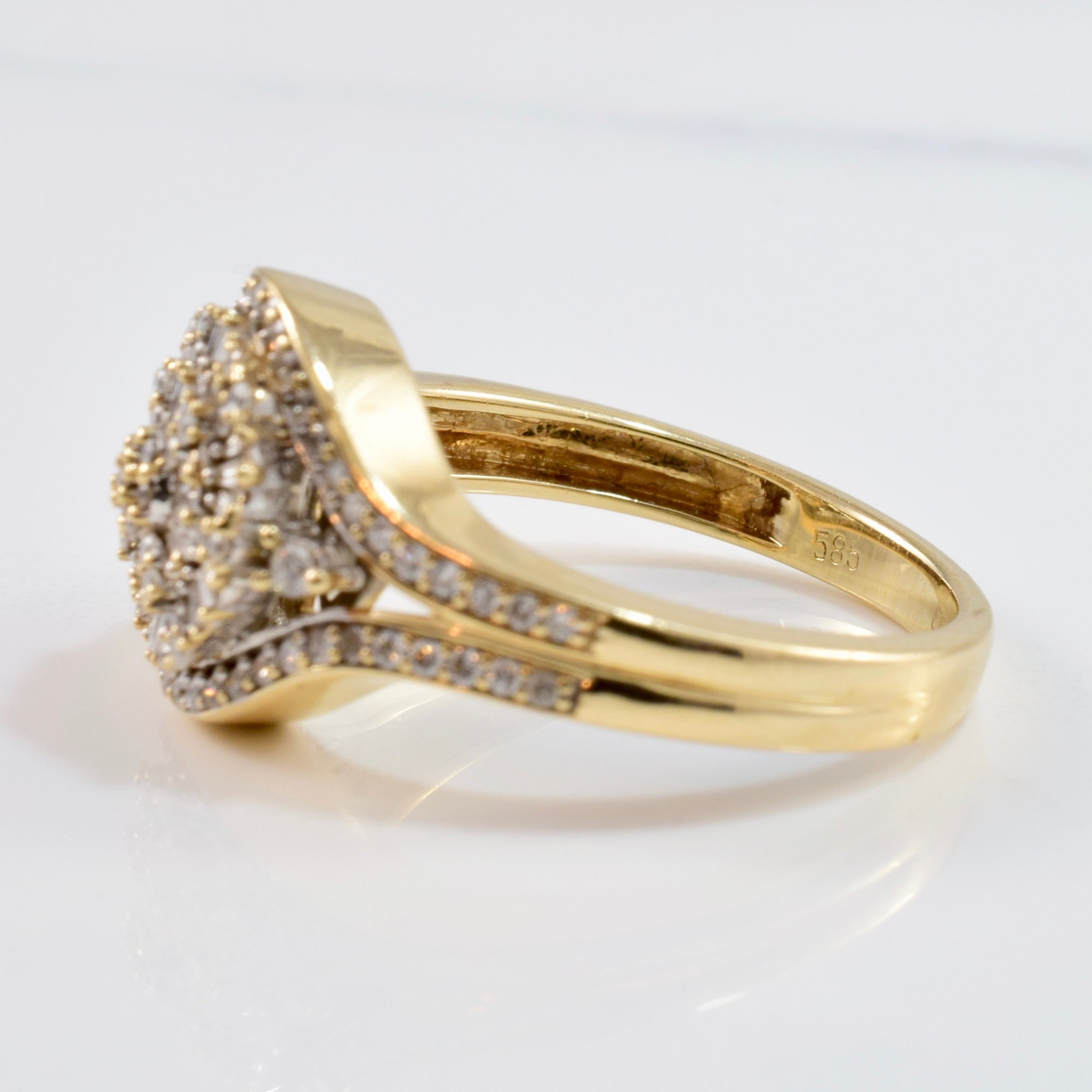 Elegant Diamond Cluster Ring | 0.31 ctw SZ 7 |