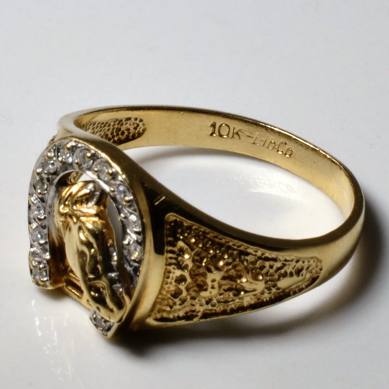 Zorab Creation Exquisite Two Faced Horse Ring in 10.22 Carats Of Fancy  Diamonds For Sale at 1stDibs