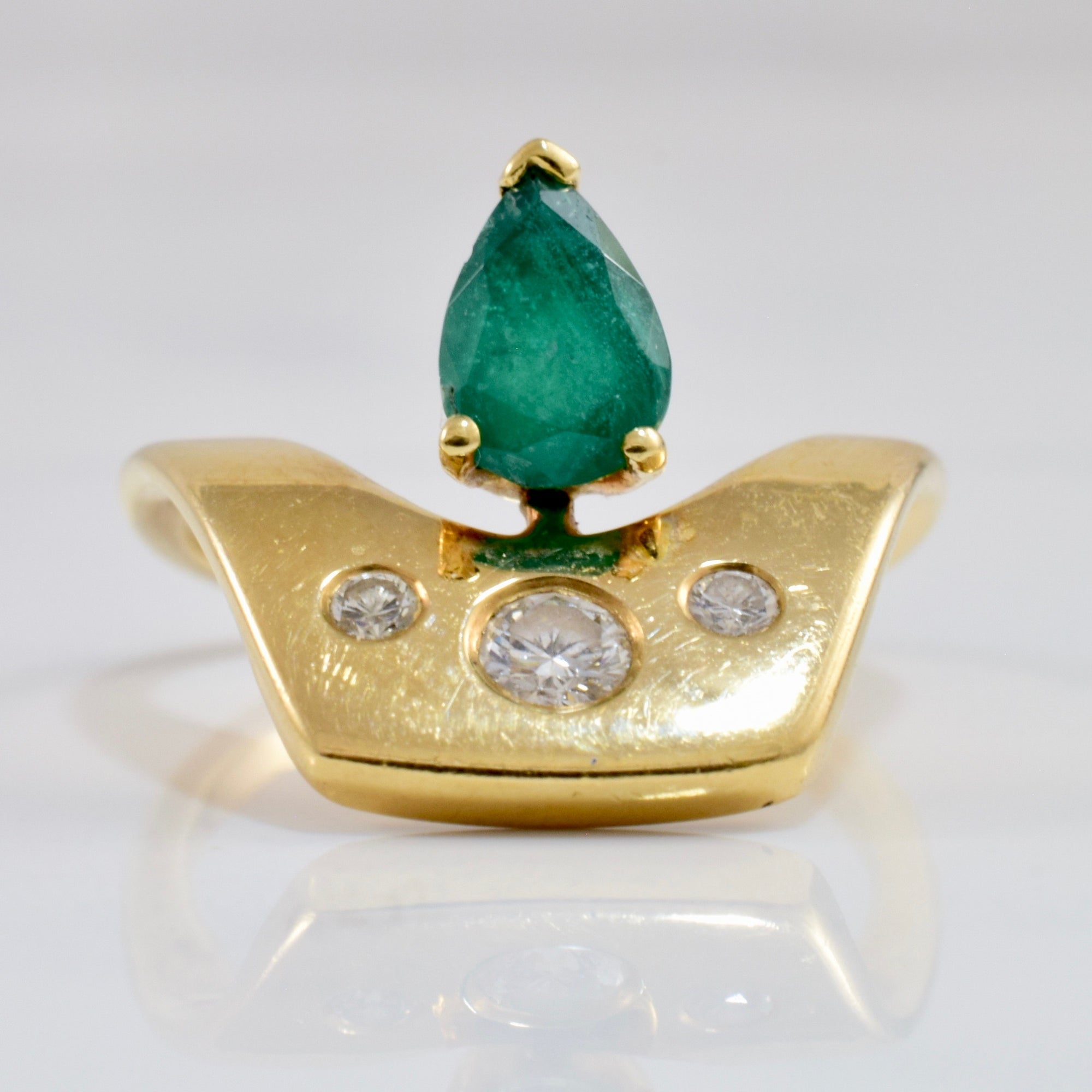 Emerald and Diamond Ring | 0.20 ctw SZ 4.75 |