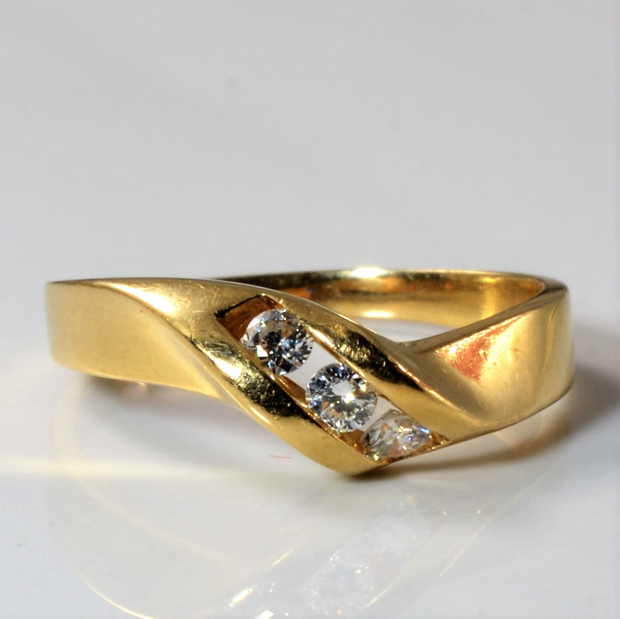 Three Stone Twisted Channel Ring | 0.18ctw | SZ 8.5 |